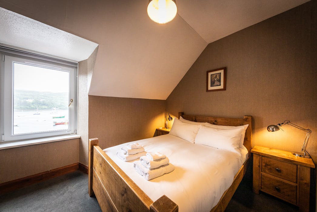 Quayside Lovely harbourfront apartment on Skye