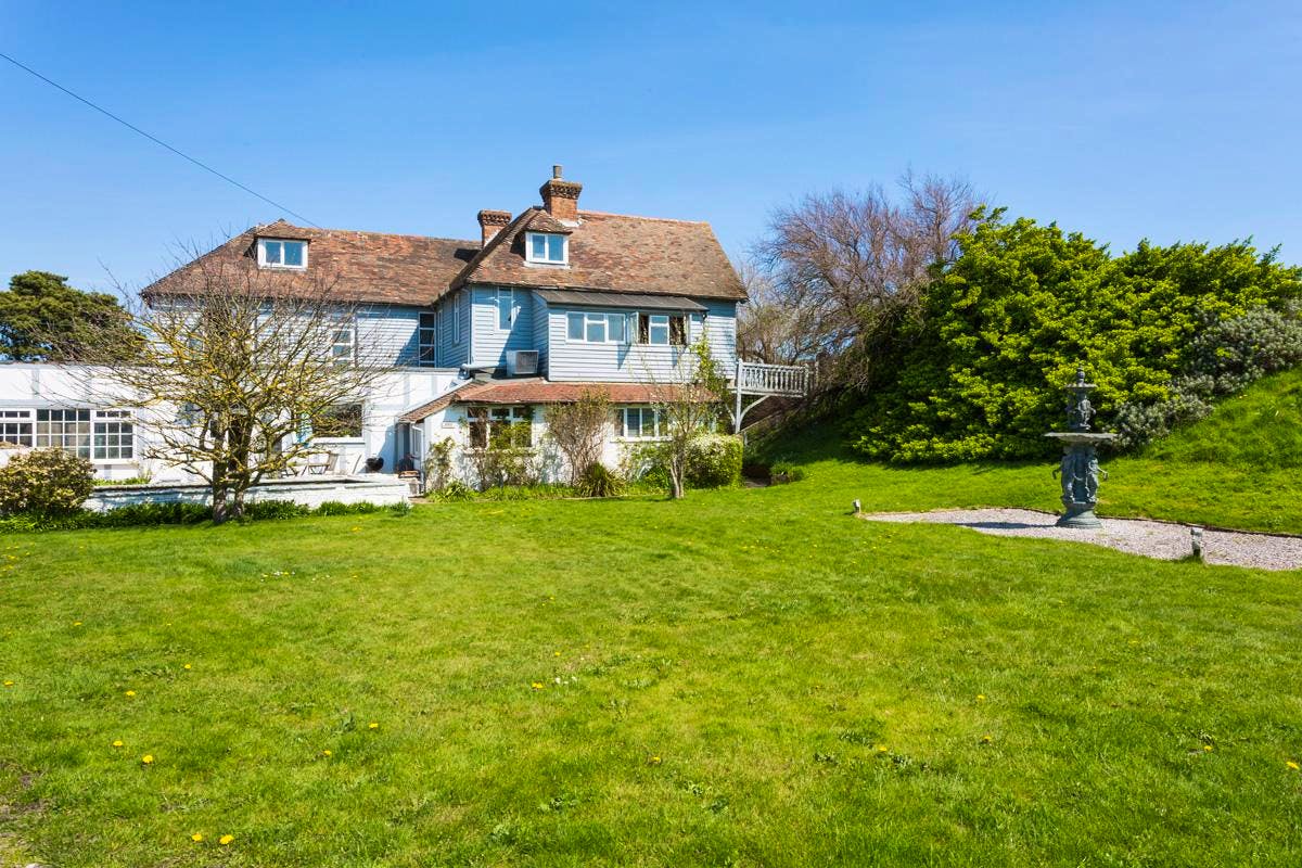 Beach Sun Retreat Cool and unique beach house in Dymchurch, Kent