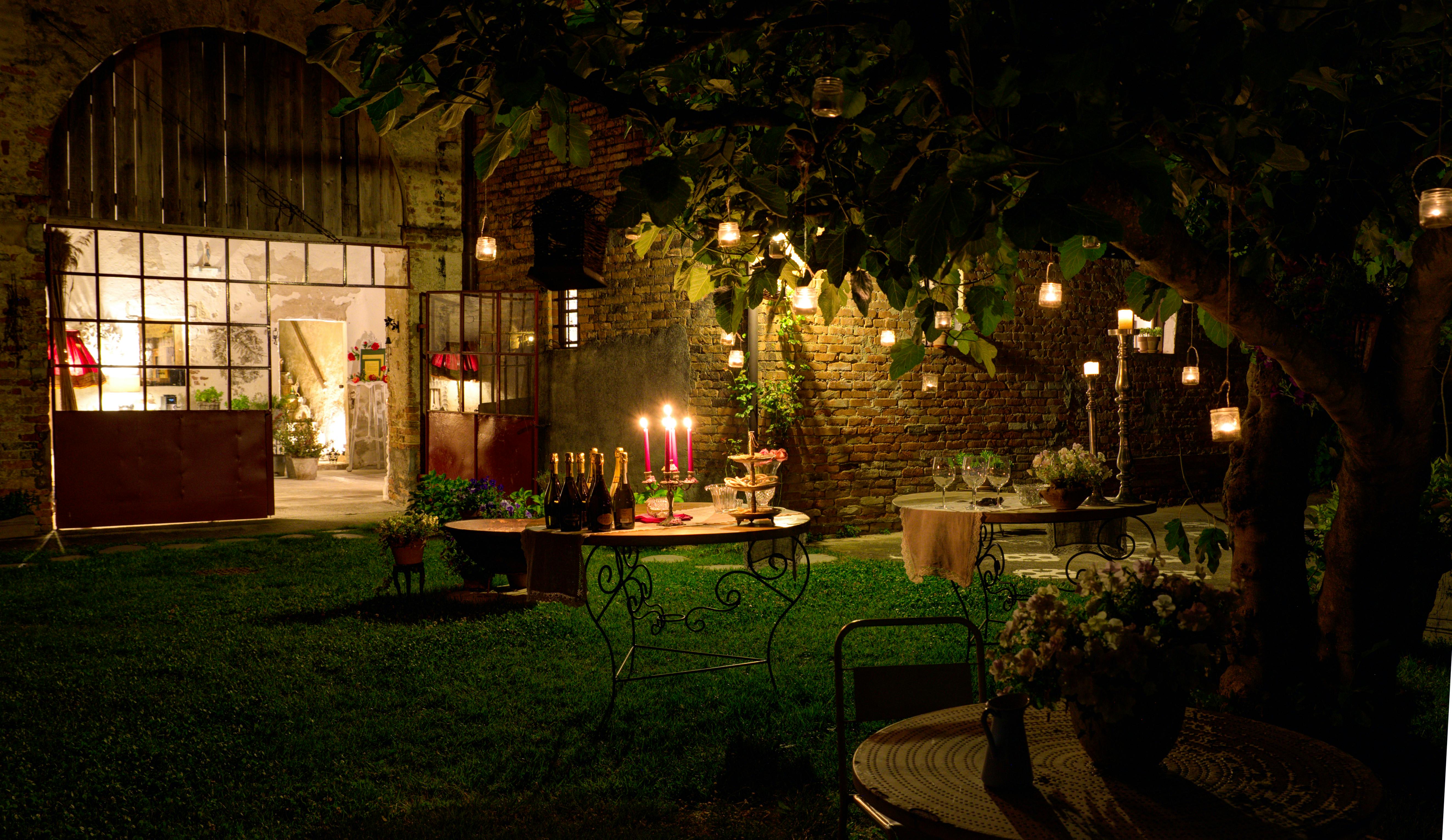 COURT BY NIGHTS for Romantic Chic picnic dinner 