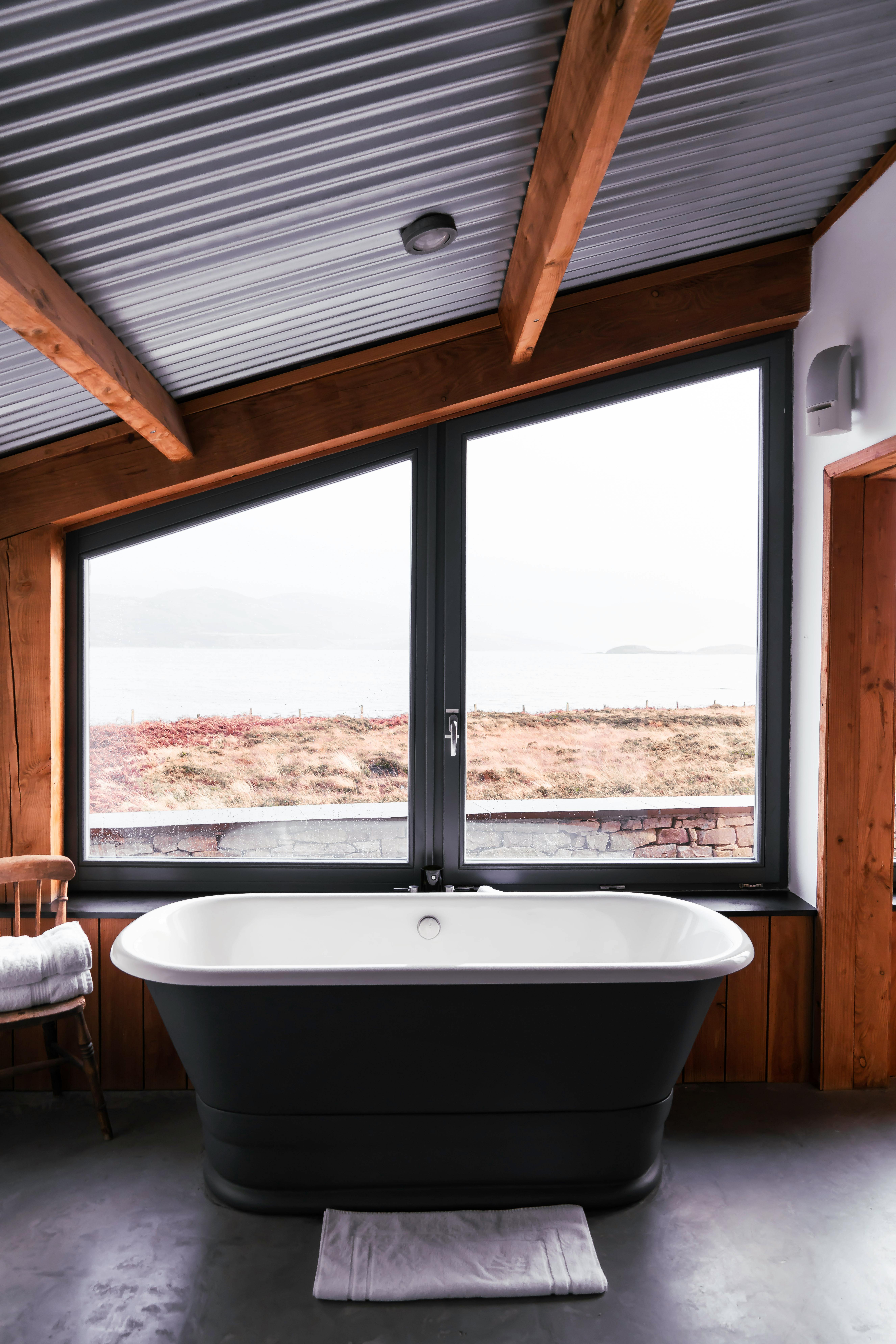 20 Coolstays with Beautiful Bathtubs
