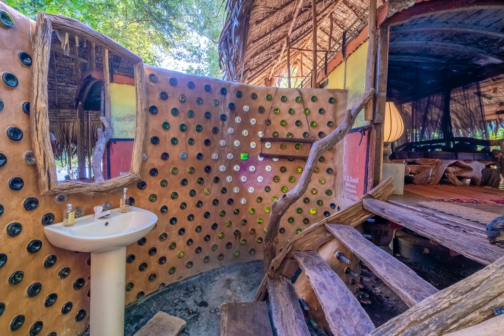 Banyan Camp - Mercedes Lodge Washroom