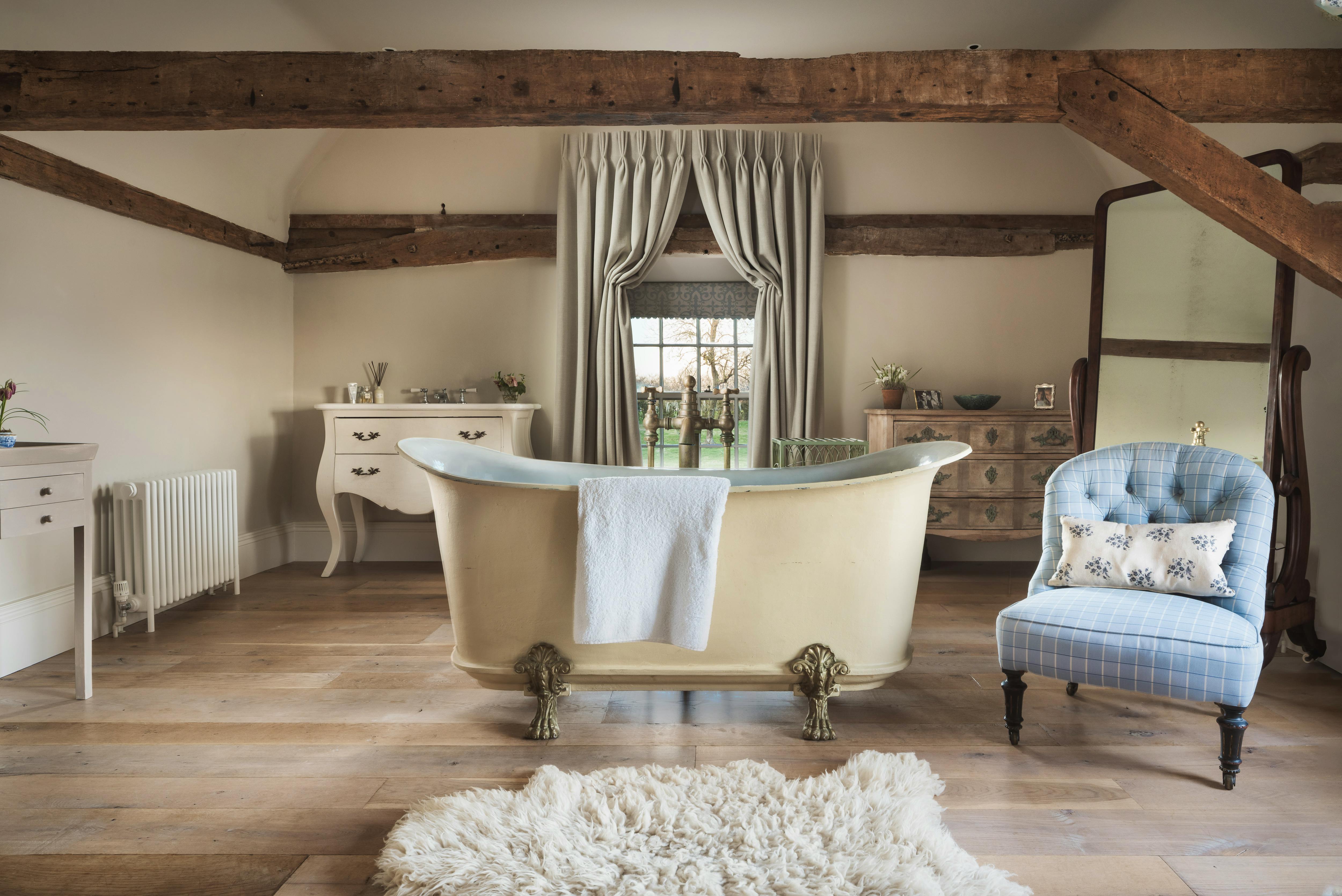 20 Coolstays with Beautiful Bathtubs