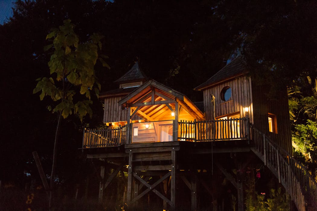 Chateau de Memanat Treehouse French treehouse with hot tub