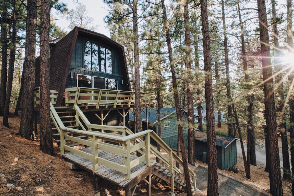 Big Bear Treehouse - Stylish Cabin near Big Bear Lake