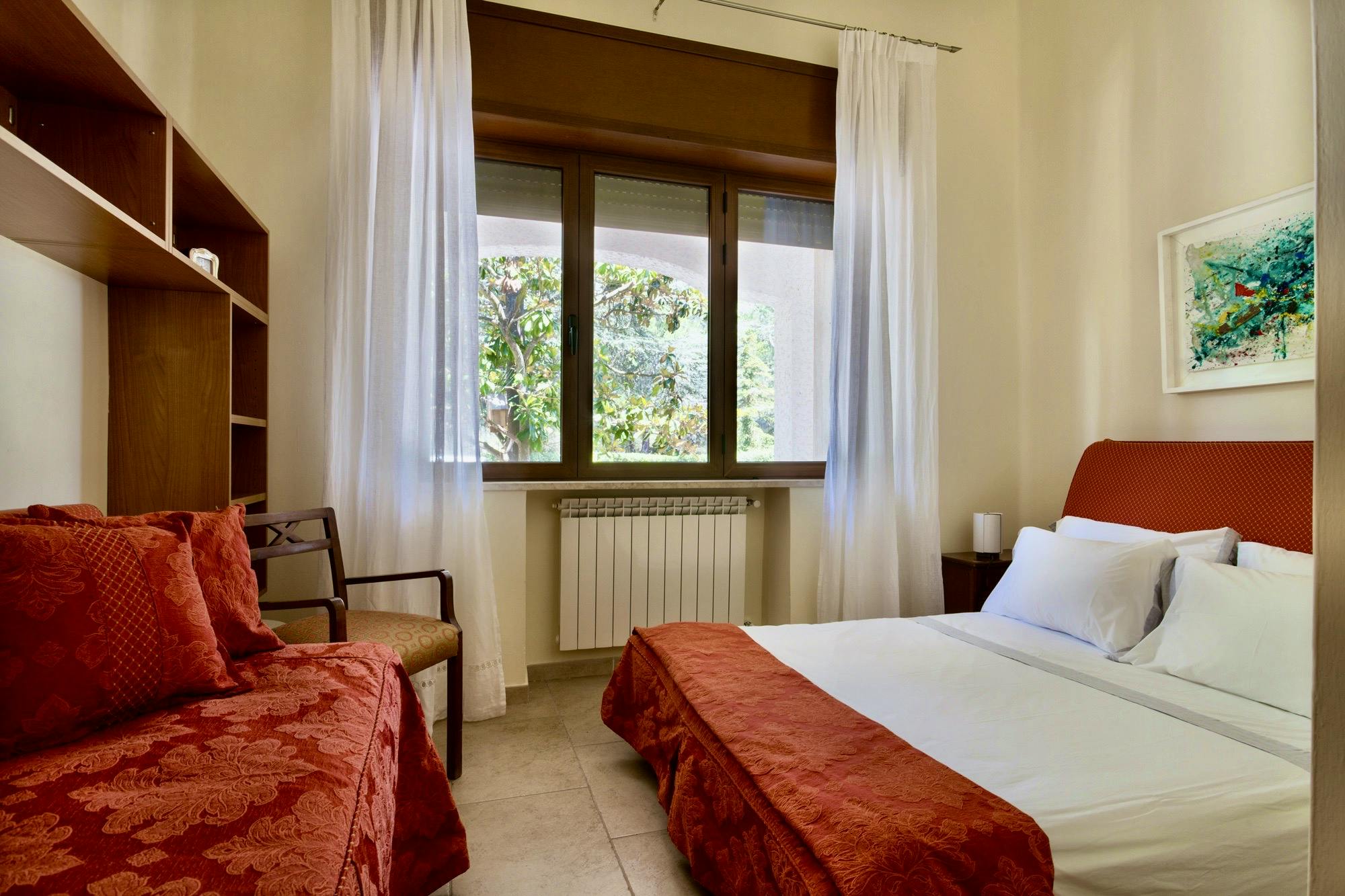 Double bedroom with original local artwork