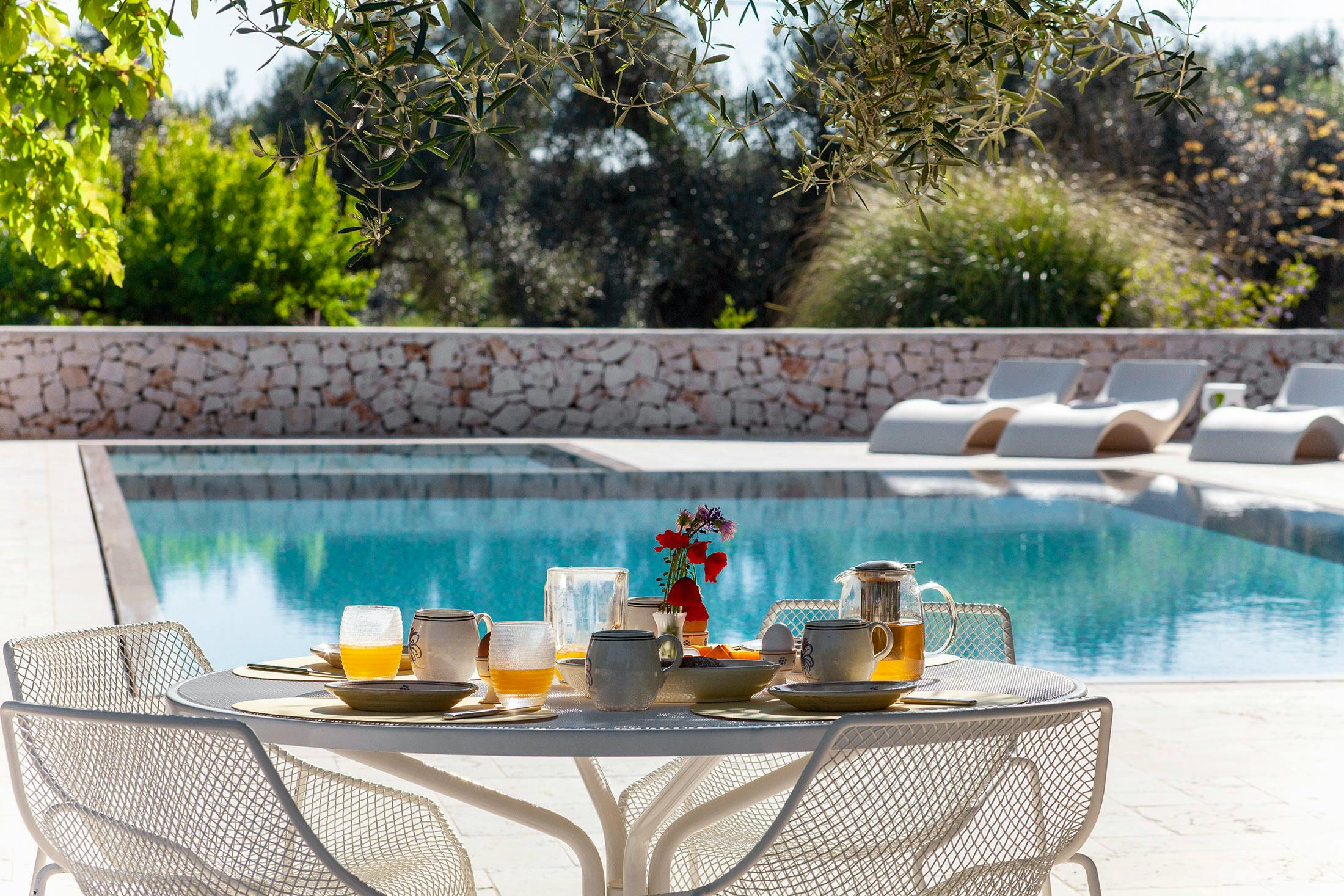 Very relaxing breakfast by the pool