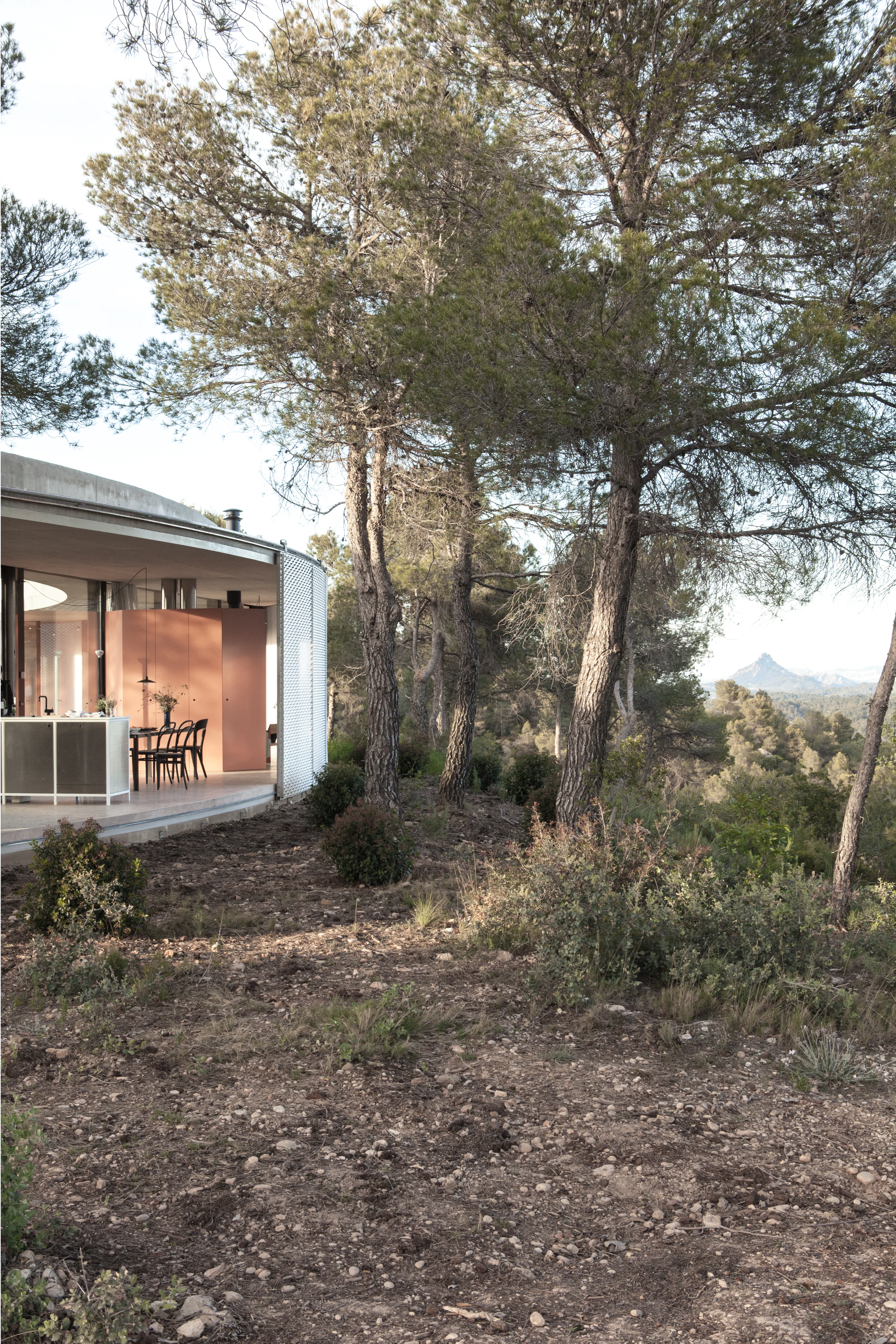 solo-office-kgdvs-unique-circular-house-in-the-spanish-forest
