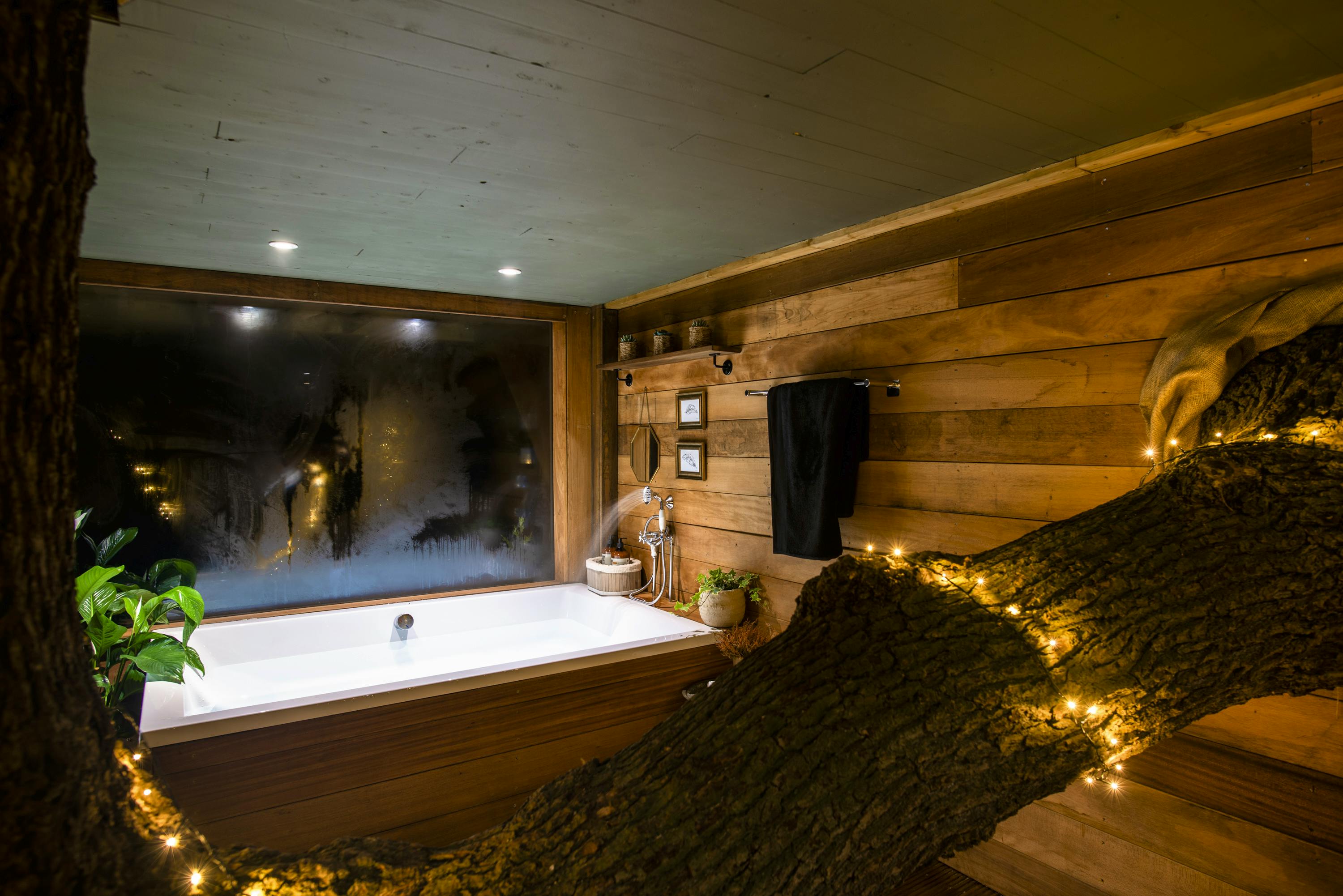 20 Coolstays with Beautiful Bathtubs