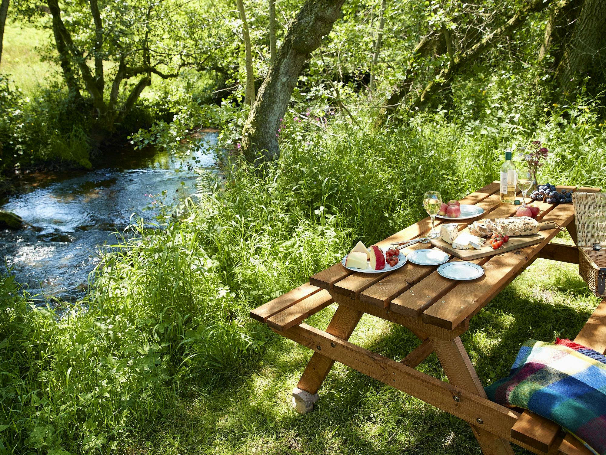 Elm Retreat picnic table set alongside private riverfront access