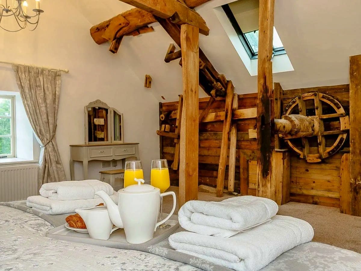 The Hoist w/ exposed mill workings