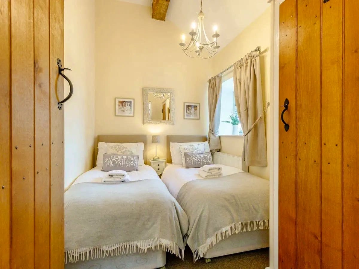 Hay Bales - Twin room