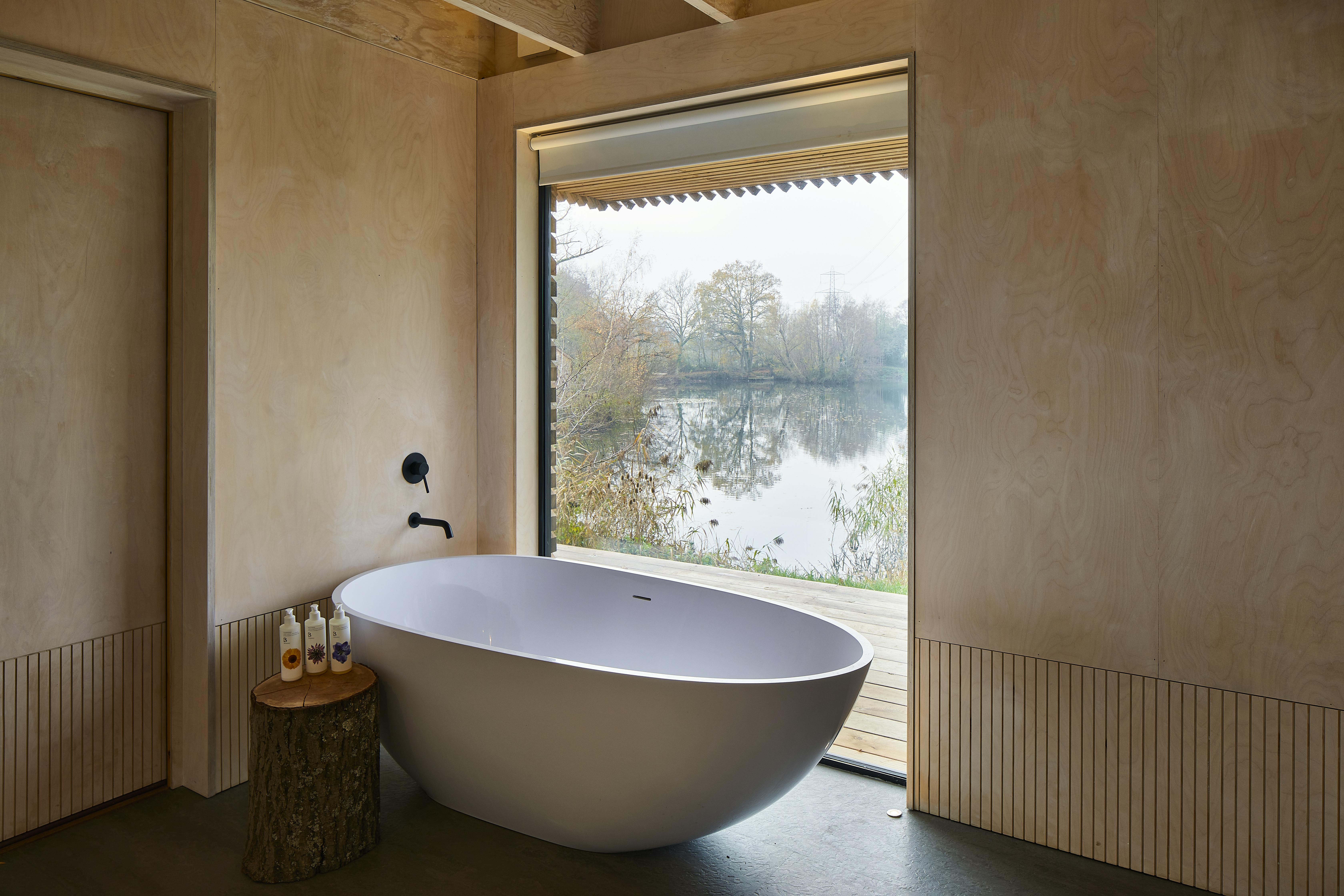 20 Coolstays with Beautiful Bathtubs
