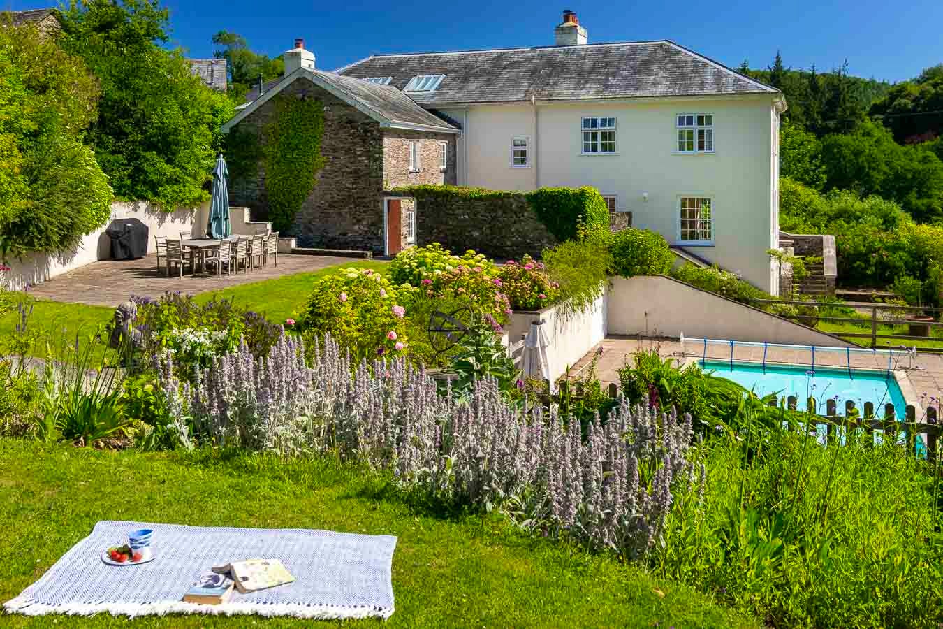 23 Charming Farmhouses