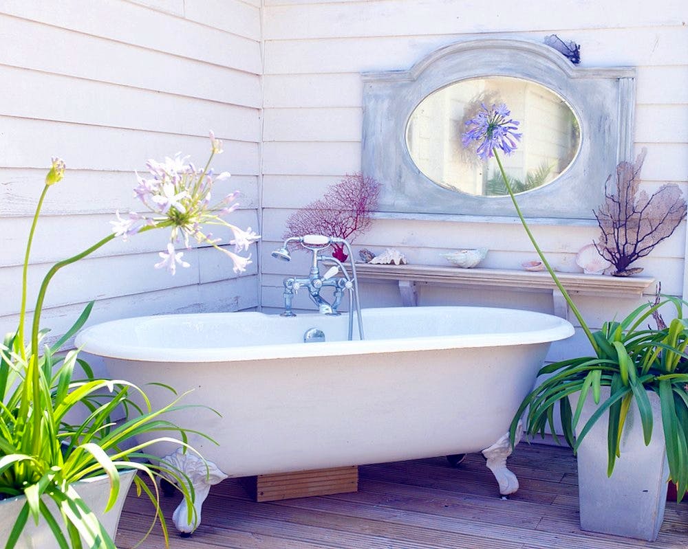 10 Coolest Bathtubs in the UK