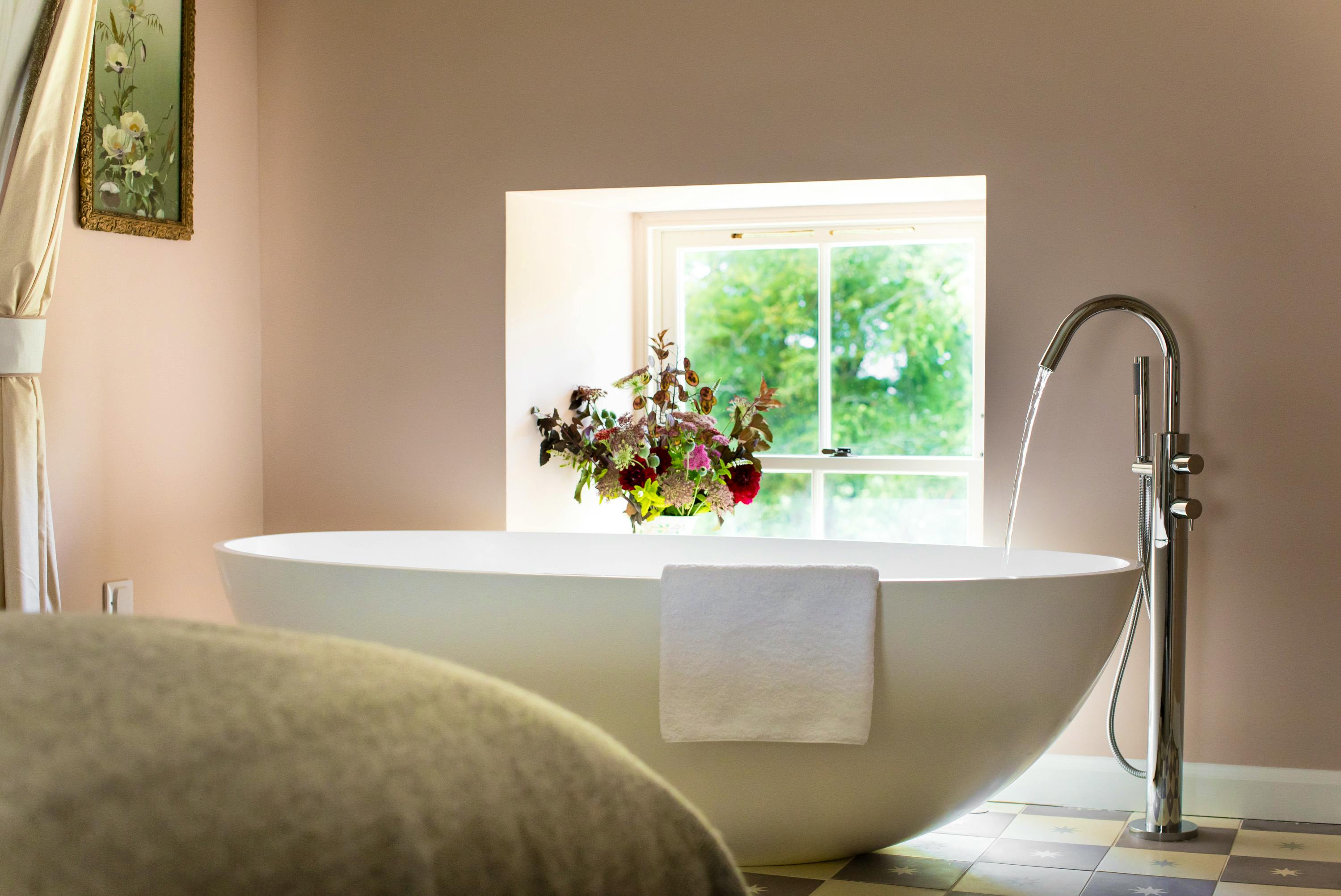 20 Coolstays with Beautiful Bathtubs
