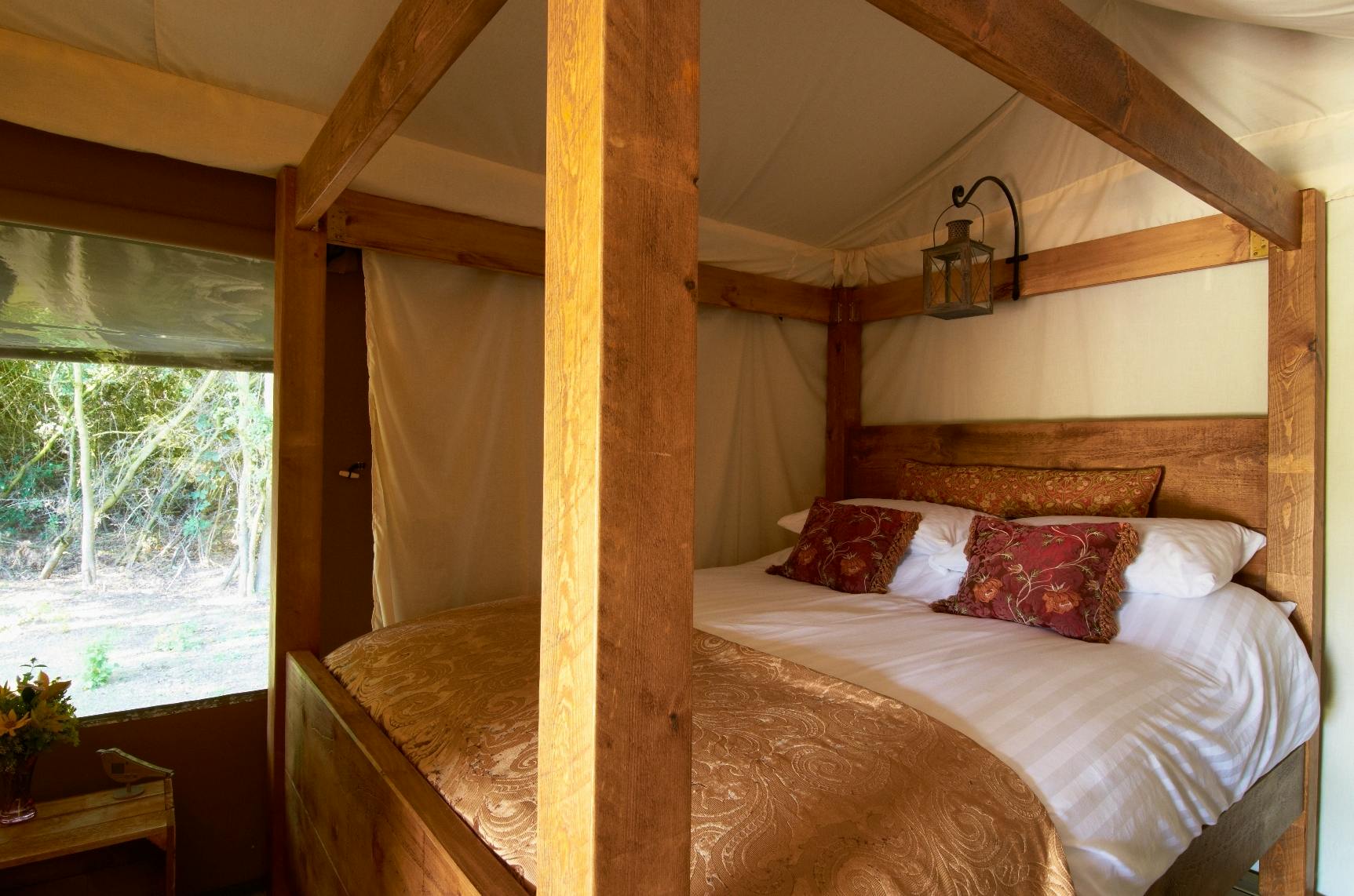 Four poster bedroom