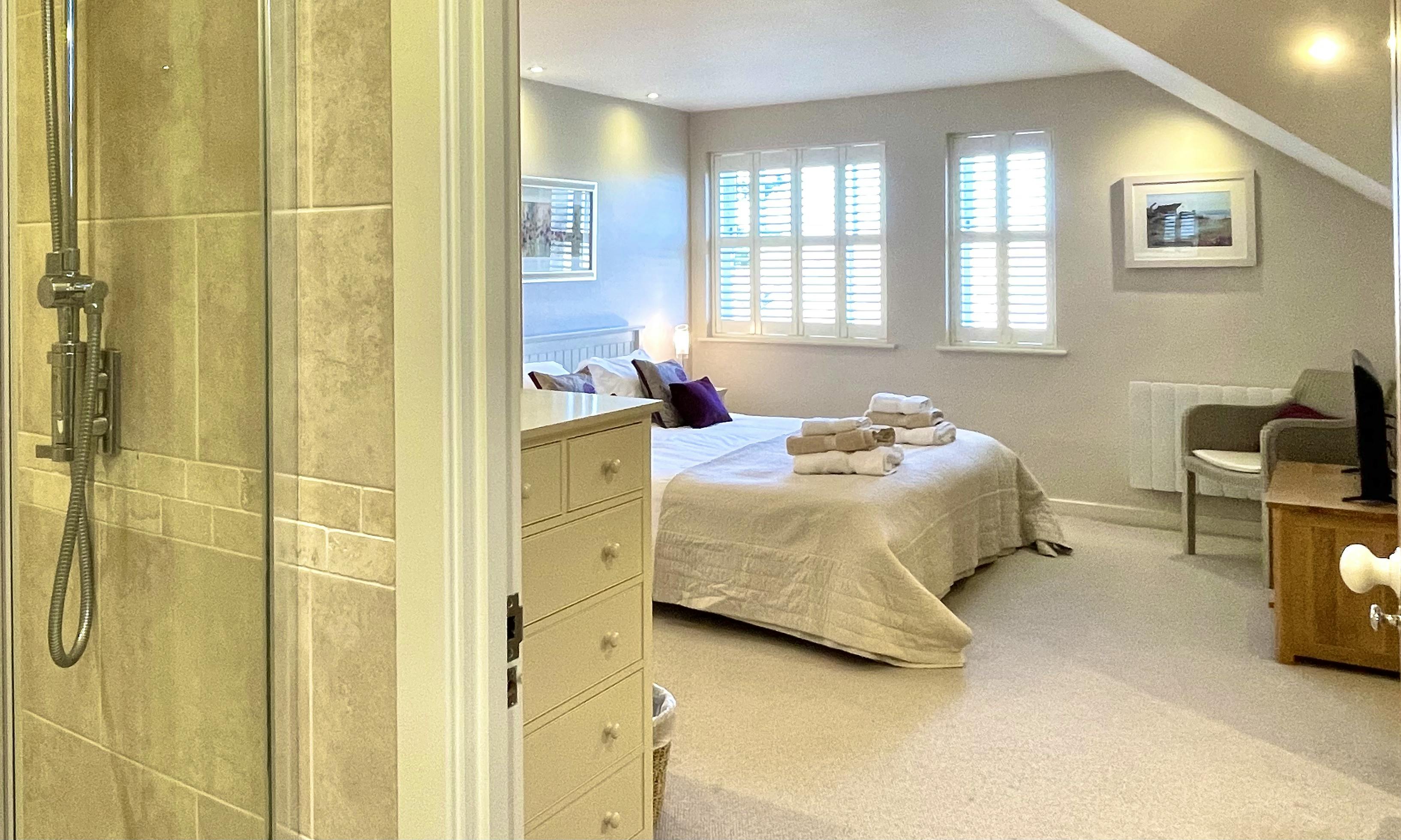 The Principal bedroom in Waterford has an en-suite shower room, super king bed & great Dune views