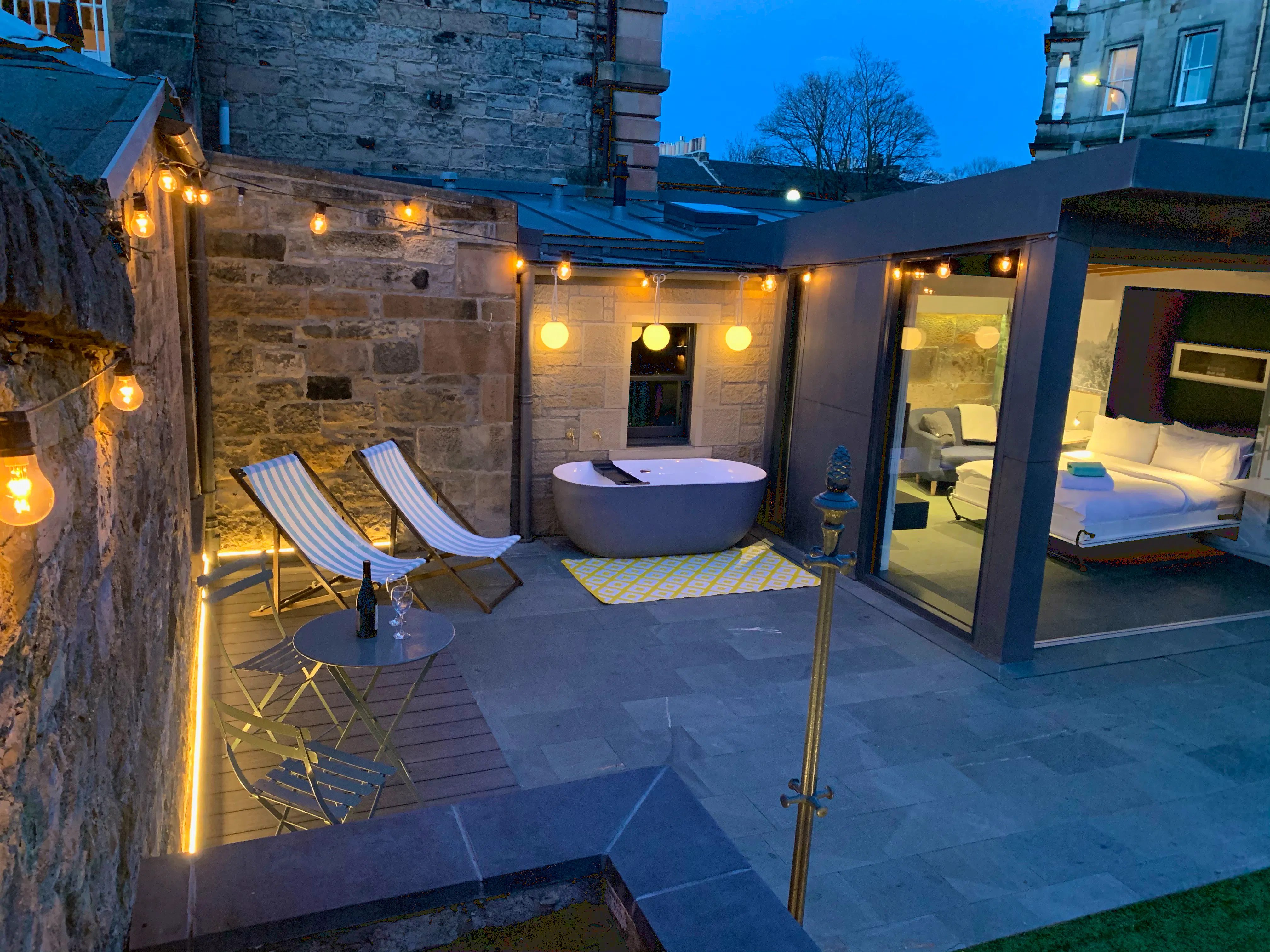 Garden Rooms Edinburgh - High-end Edinburgh hot tub flat