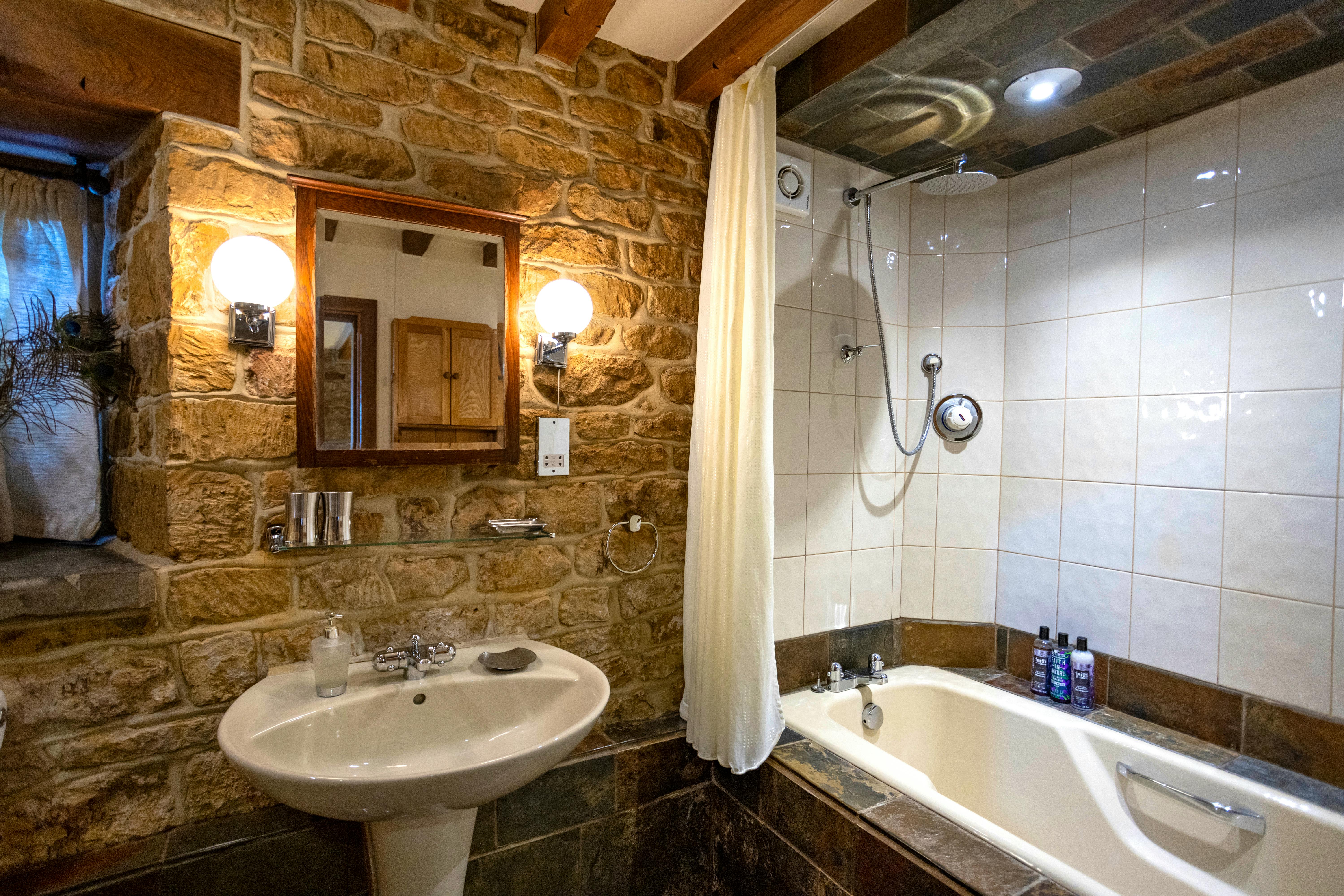 Chestnut Cottage bathroom