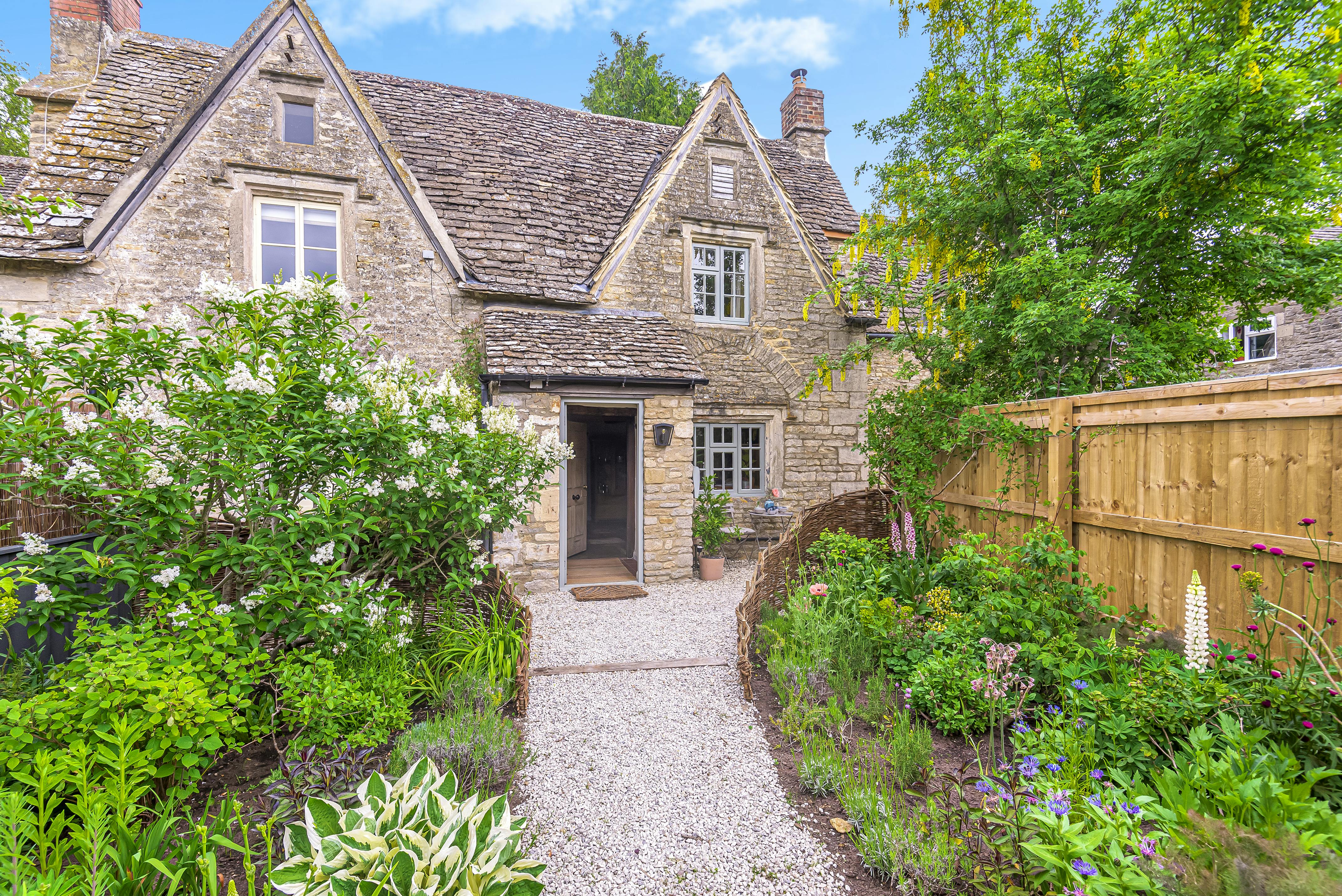 Most Romantic Cotswolds Cottages
