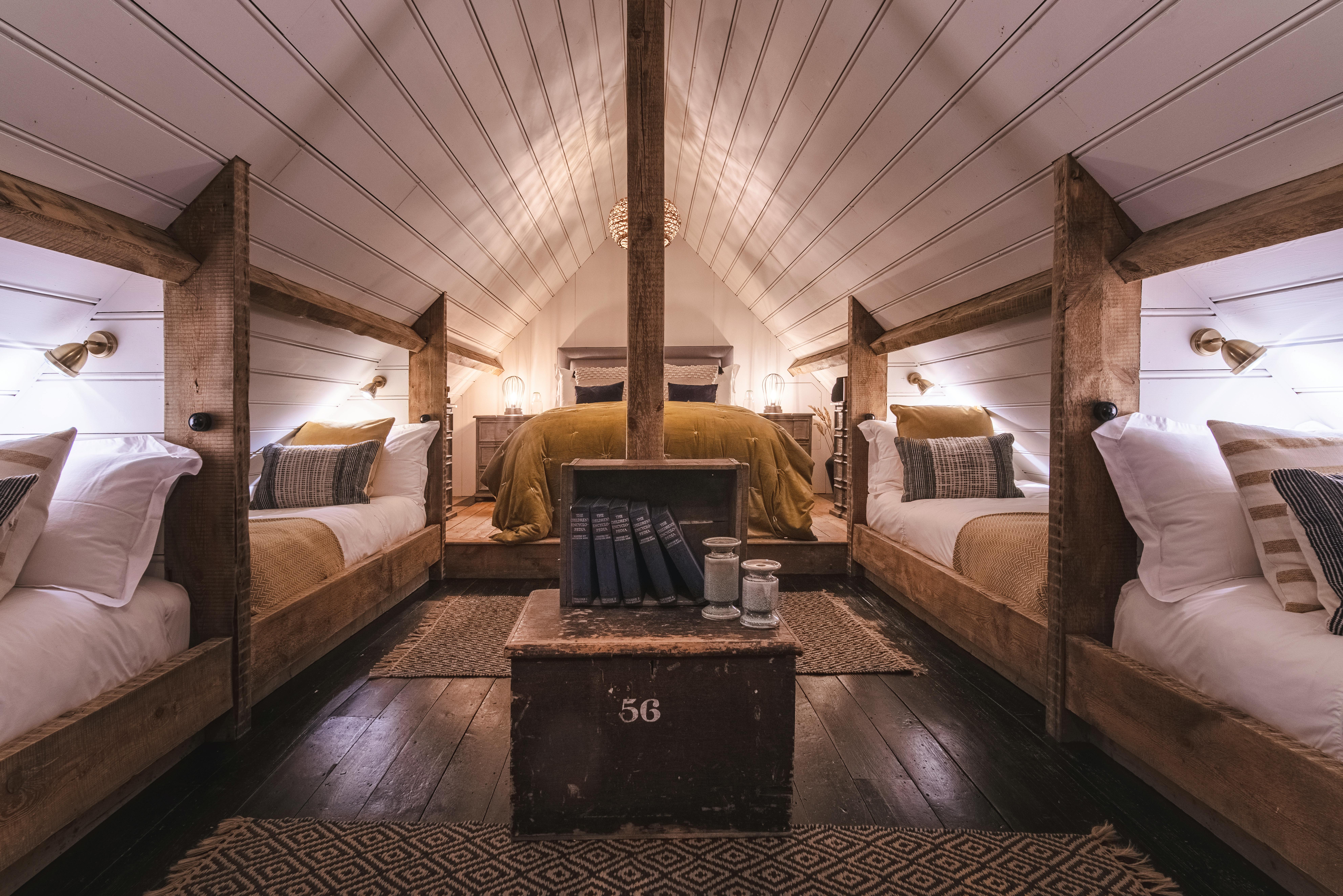 Top Floor Dorm, Snug and Bathroom