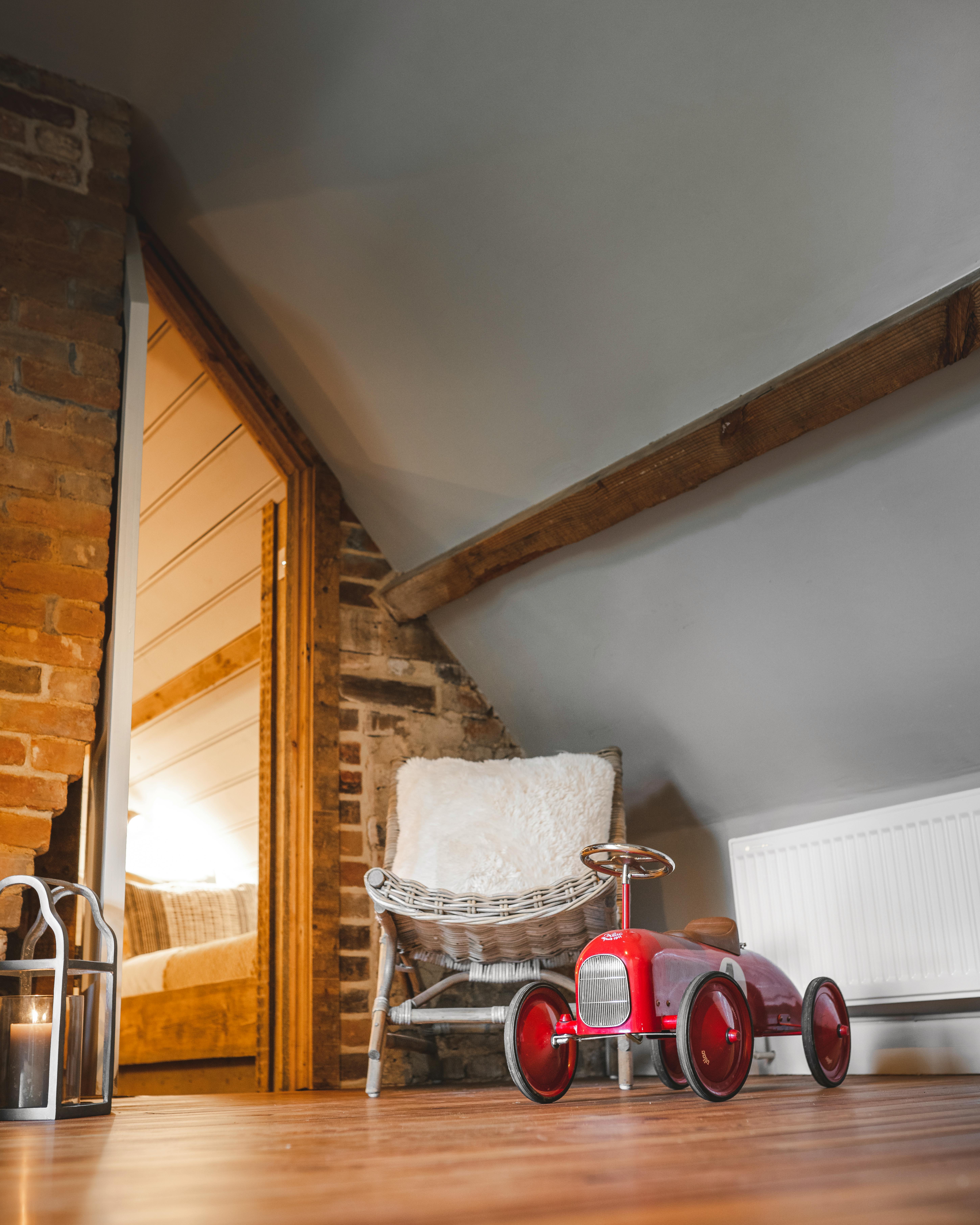 Snug, TV, Xbox and Toys Galore