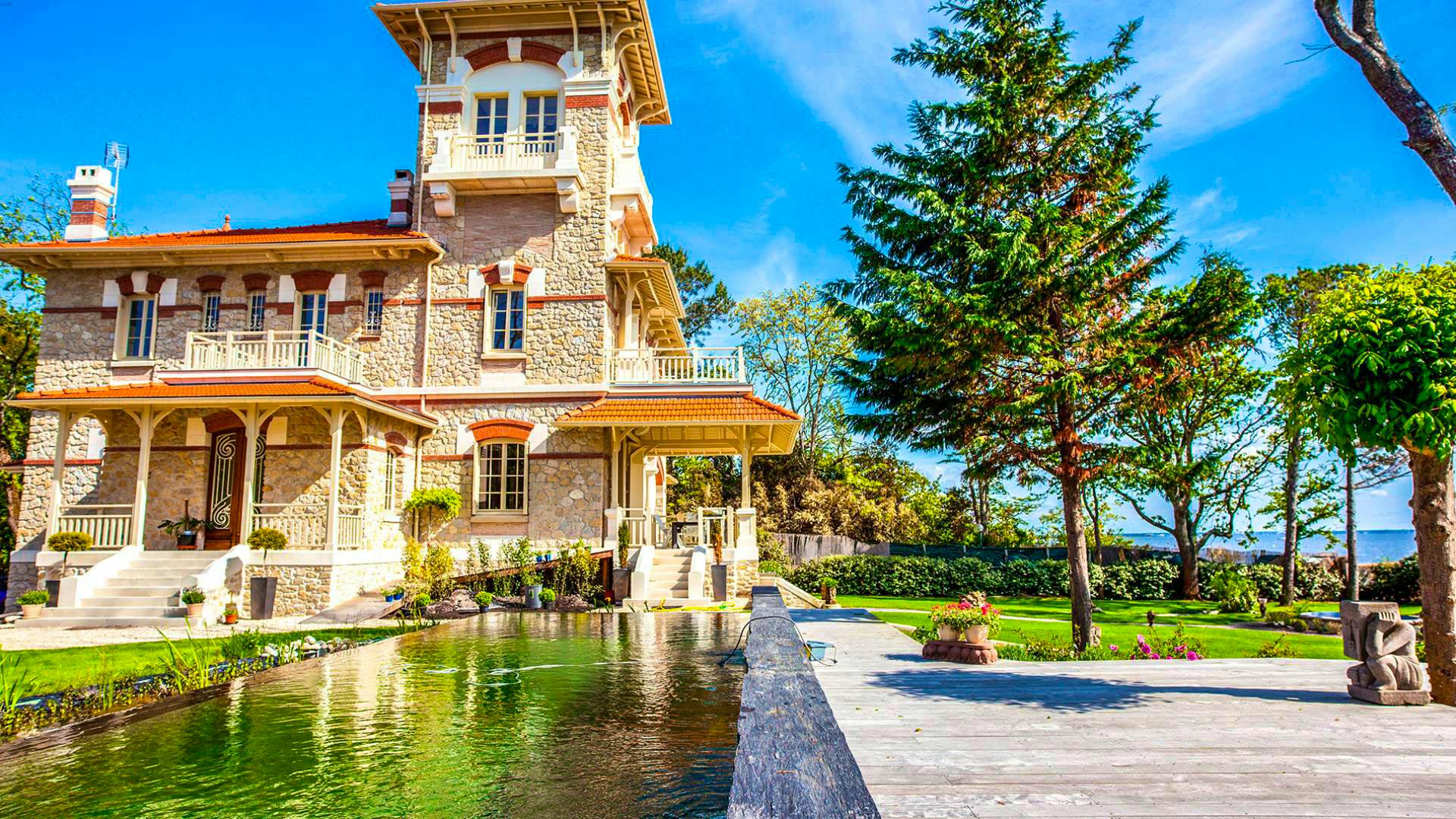 15 Quirky Places to Stay in France