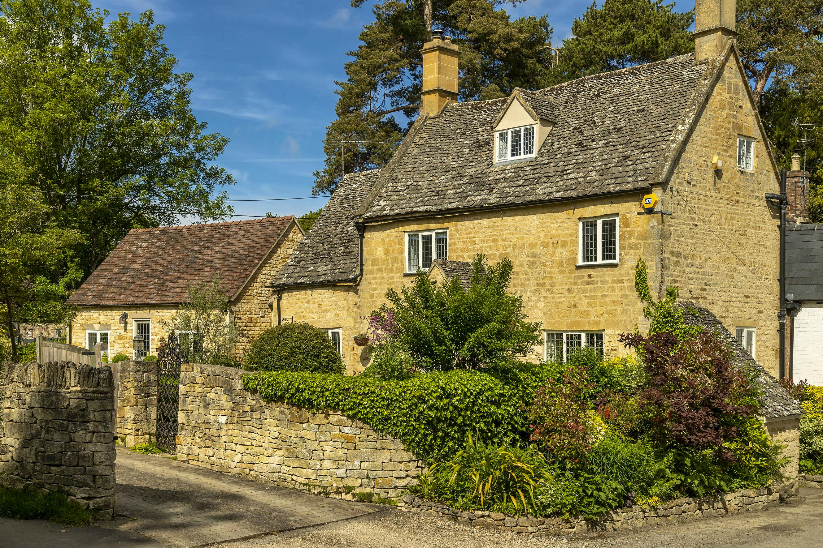 20 Charming Cotswolds Retreats