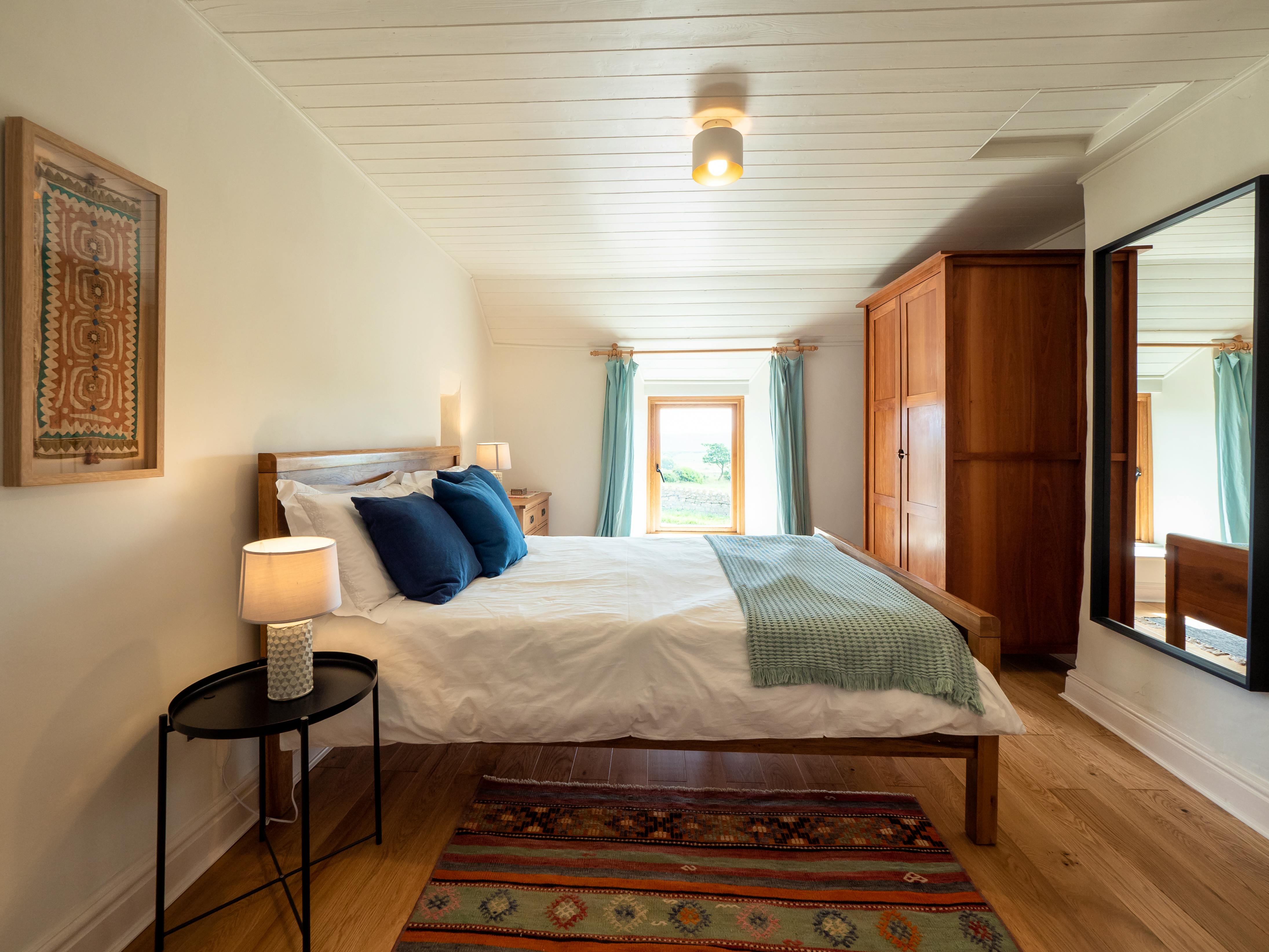 2nd bedroom - the king size bed