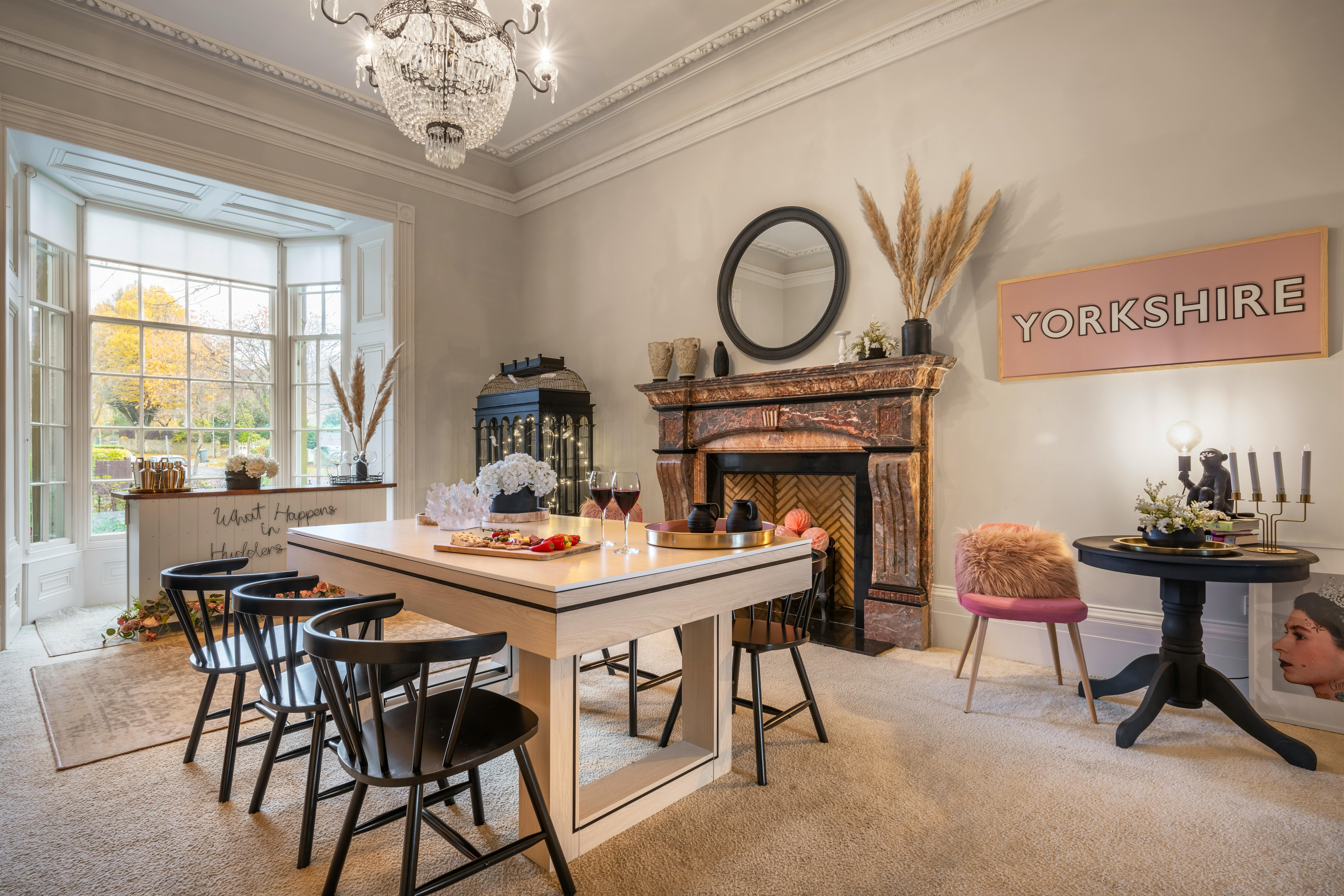 Party room ping pong & pool table