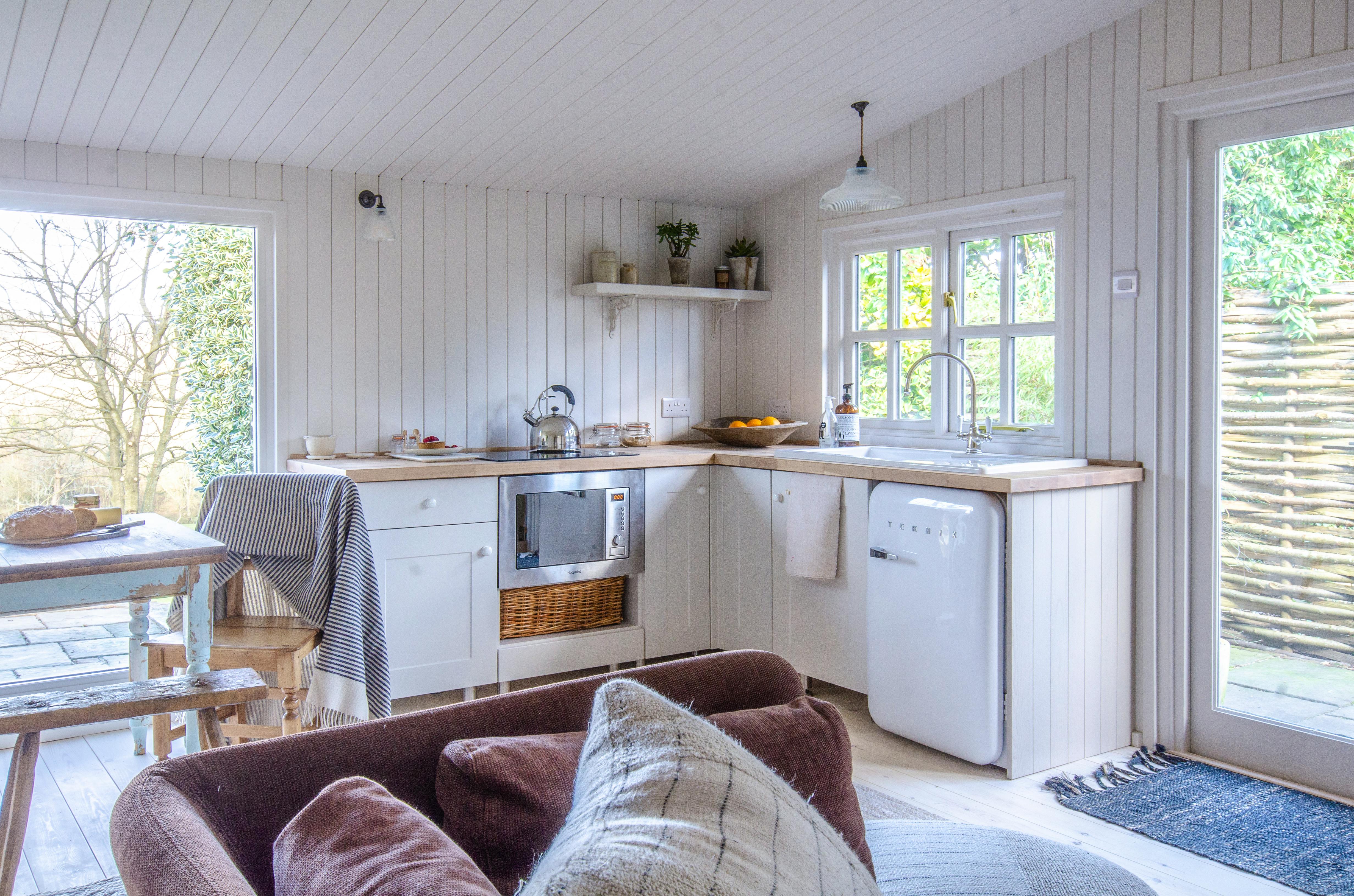 Fully fitted kitchen