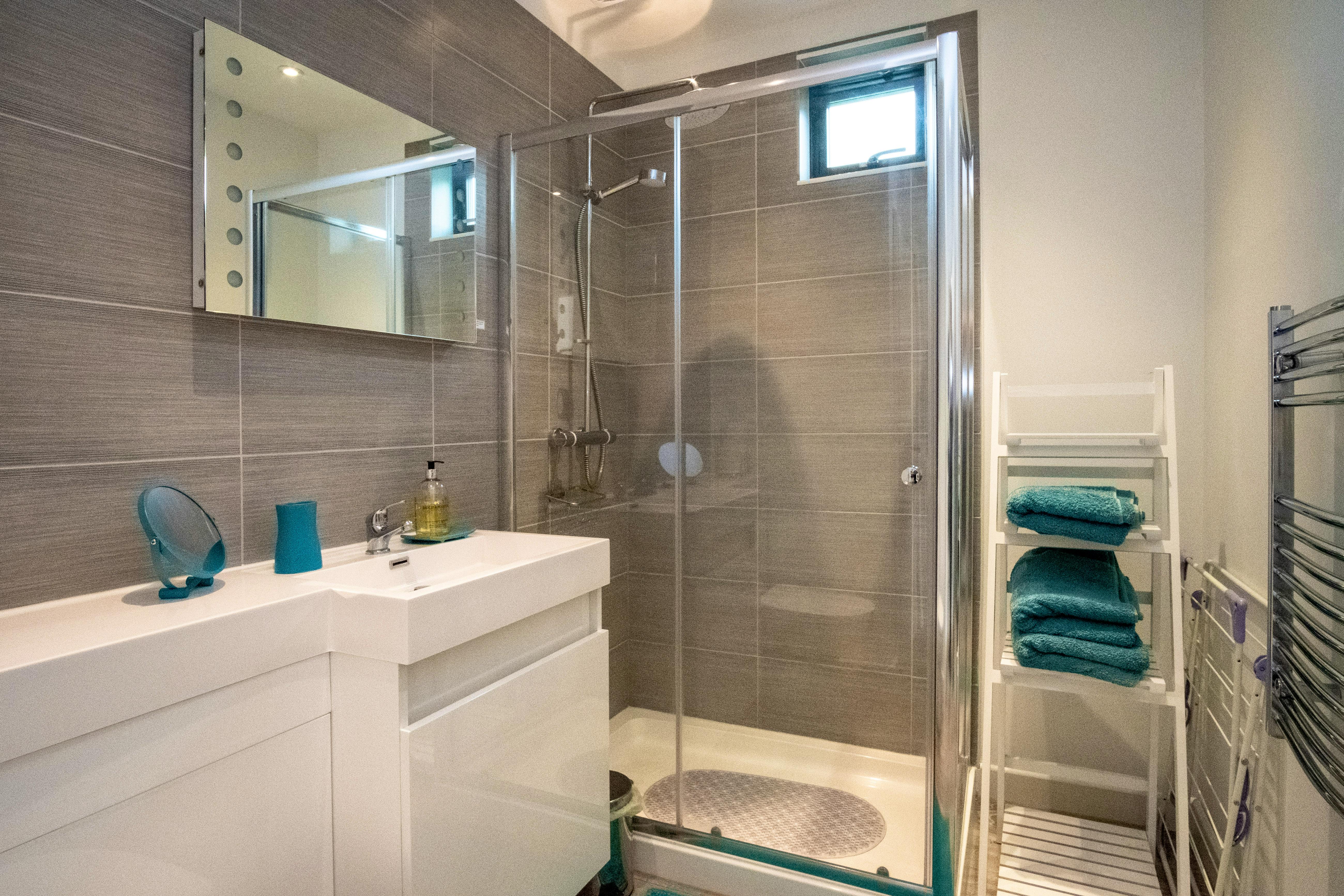 Birch Lodge roomy shower