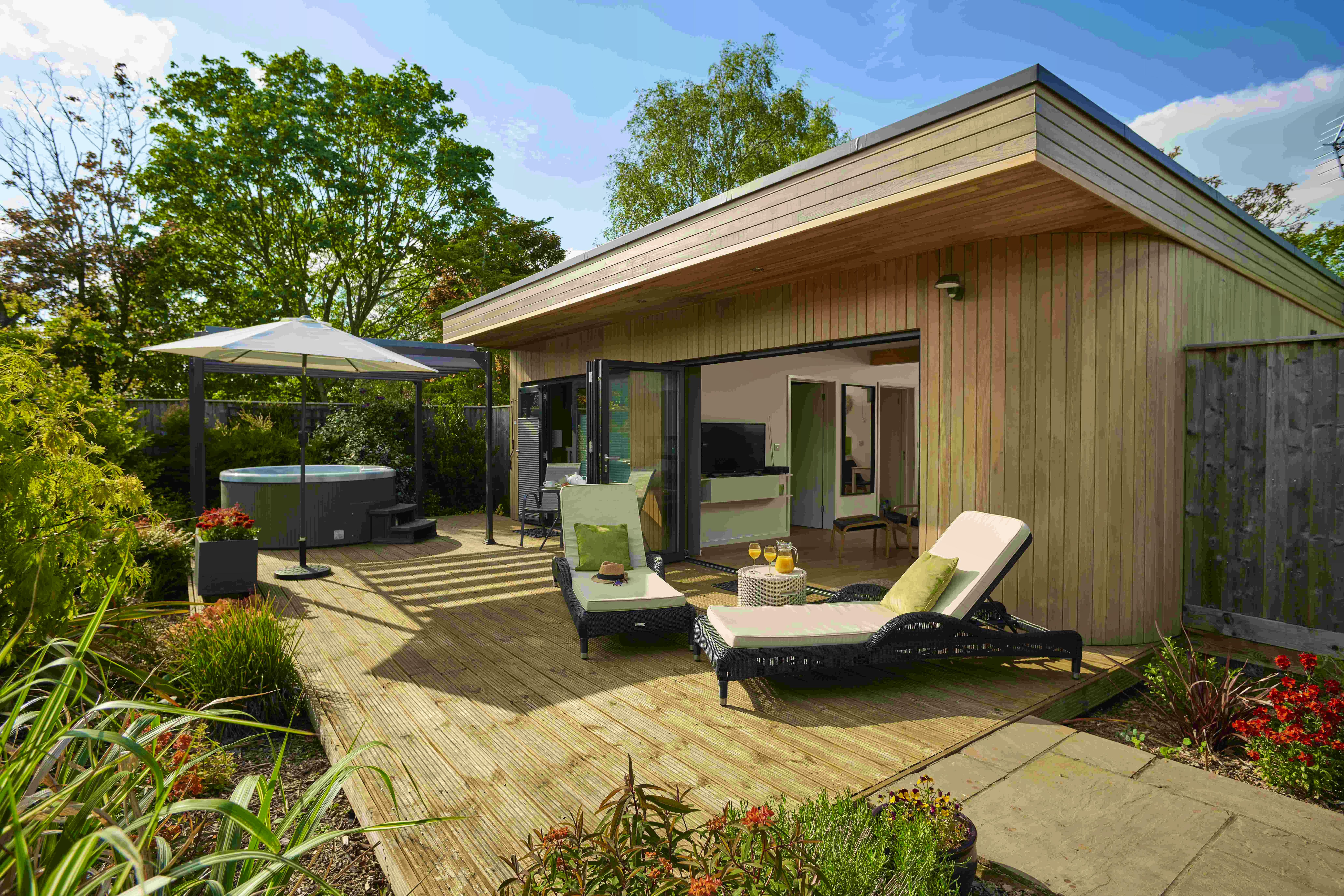 Maple Lodge with secluded garden