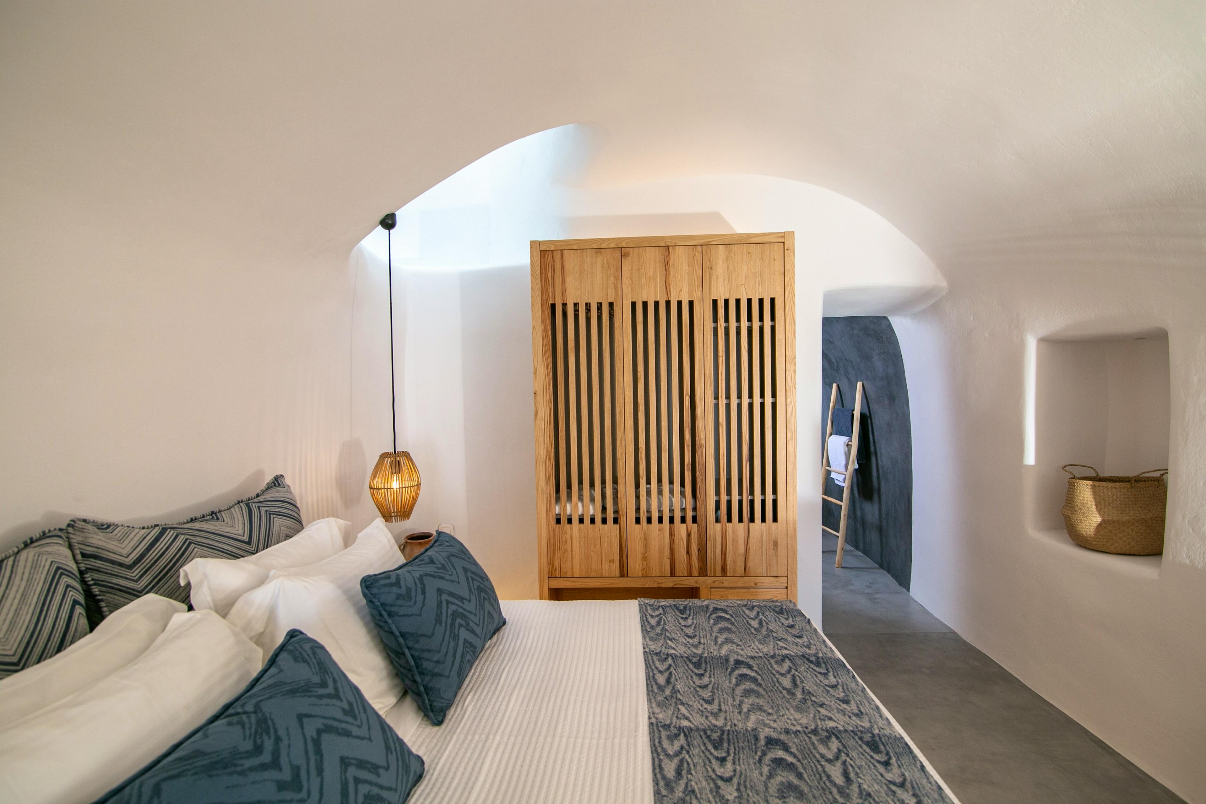 Demeter Cave House - Image 6