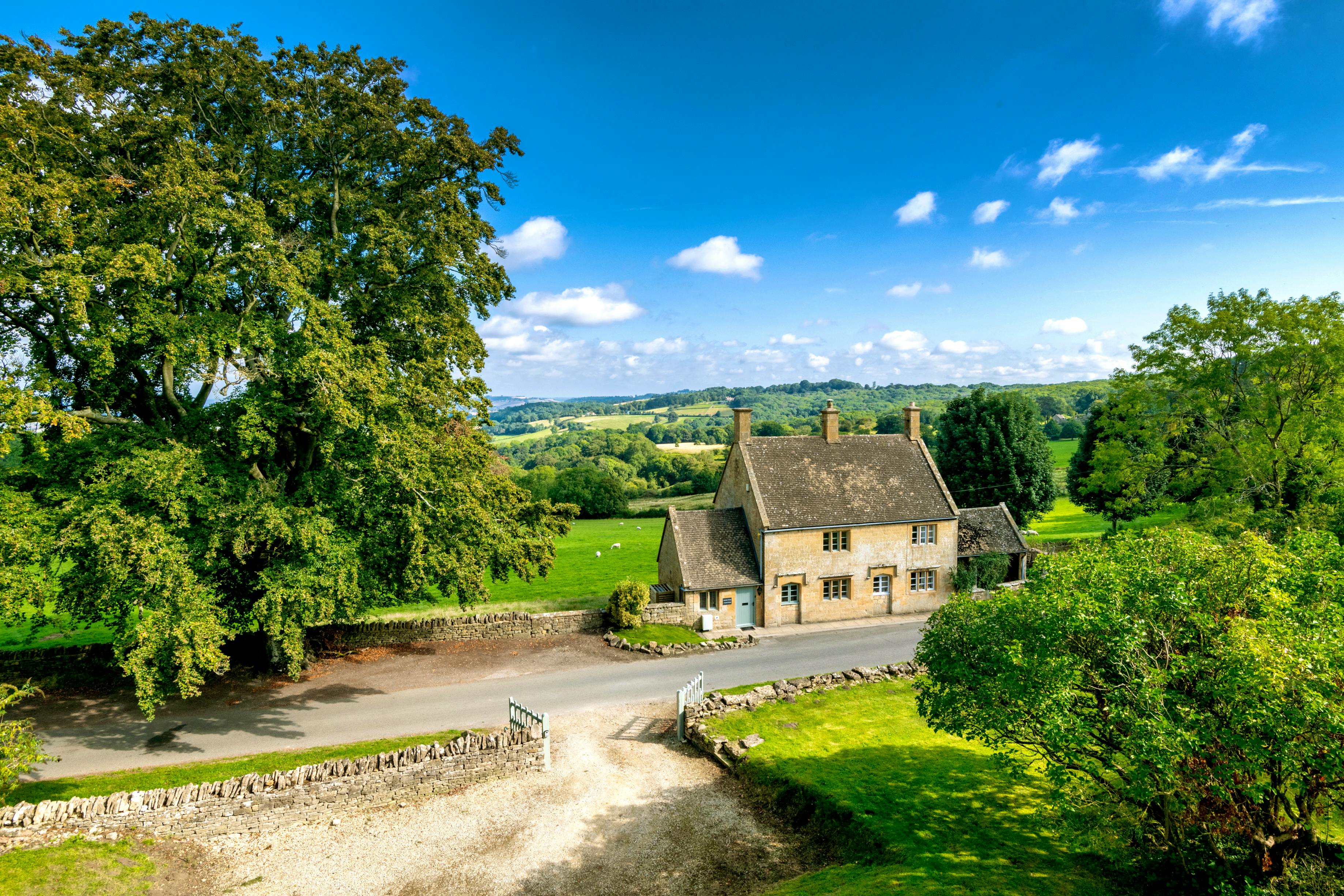 10 of the Cutest English Country Cottages