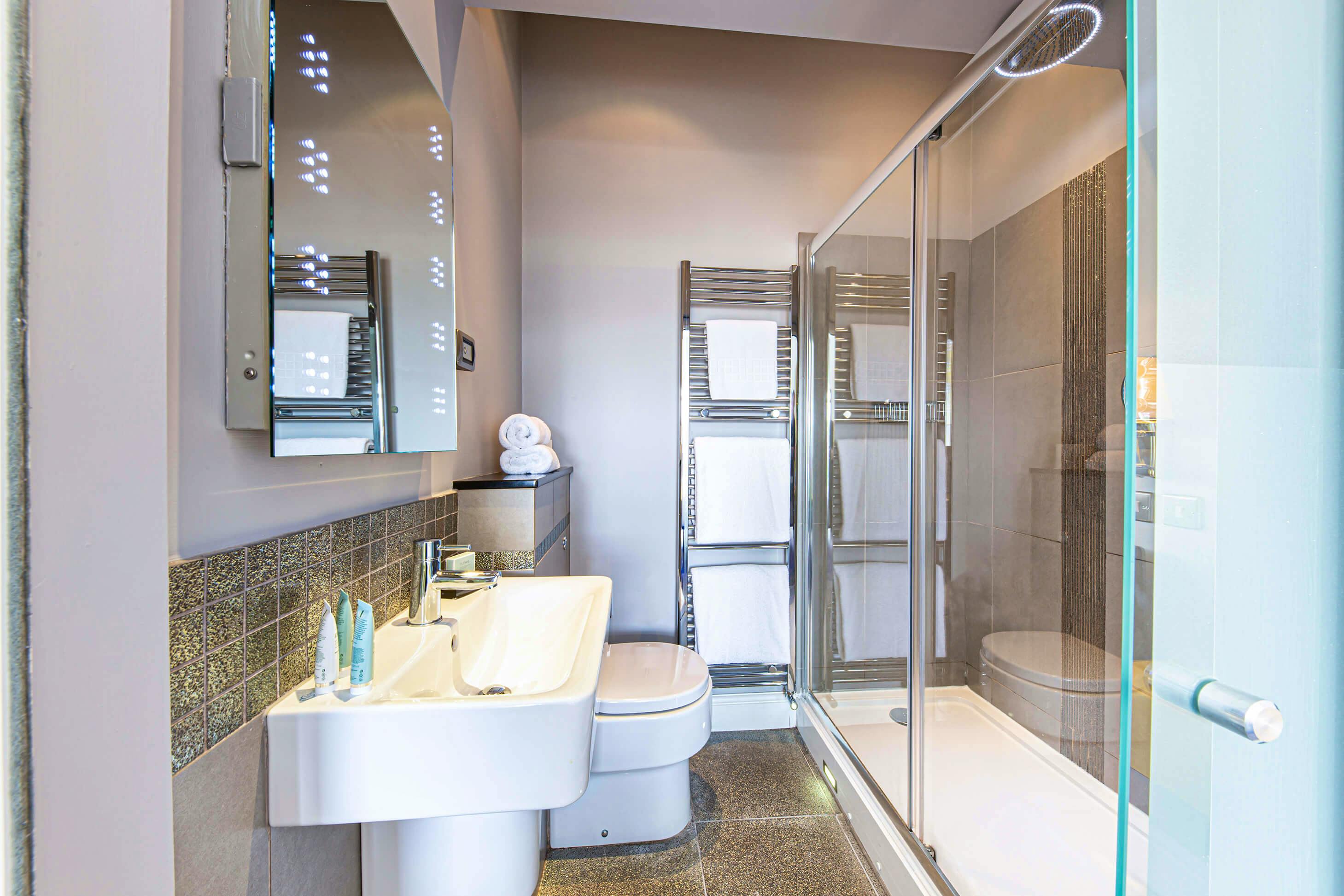 Room 7 - Calm & Light