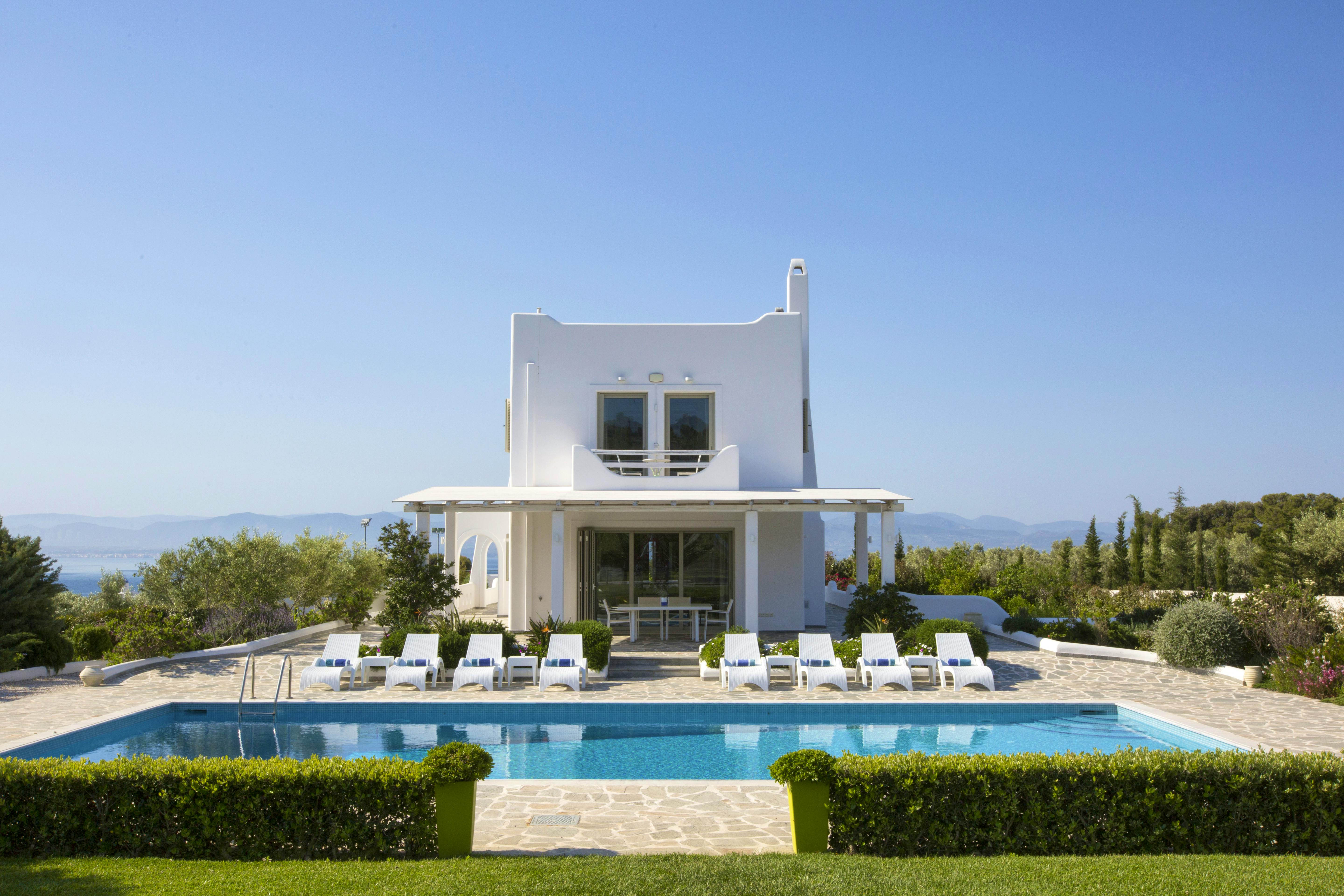 24 Gorgeous Greek Villas