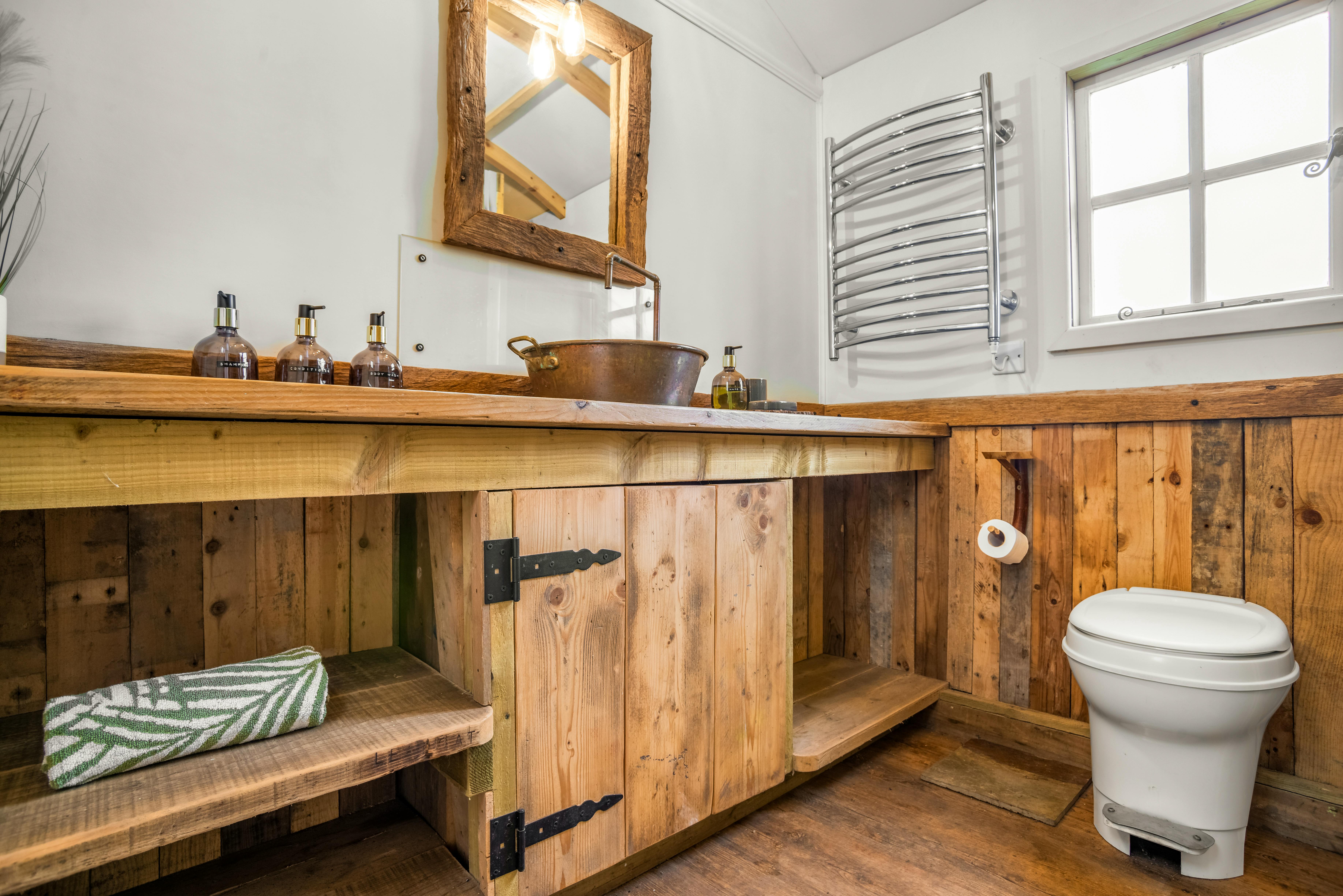 Toilet/bathroom area