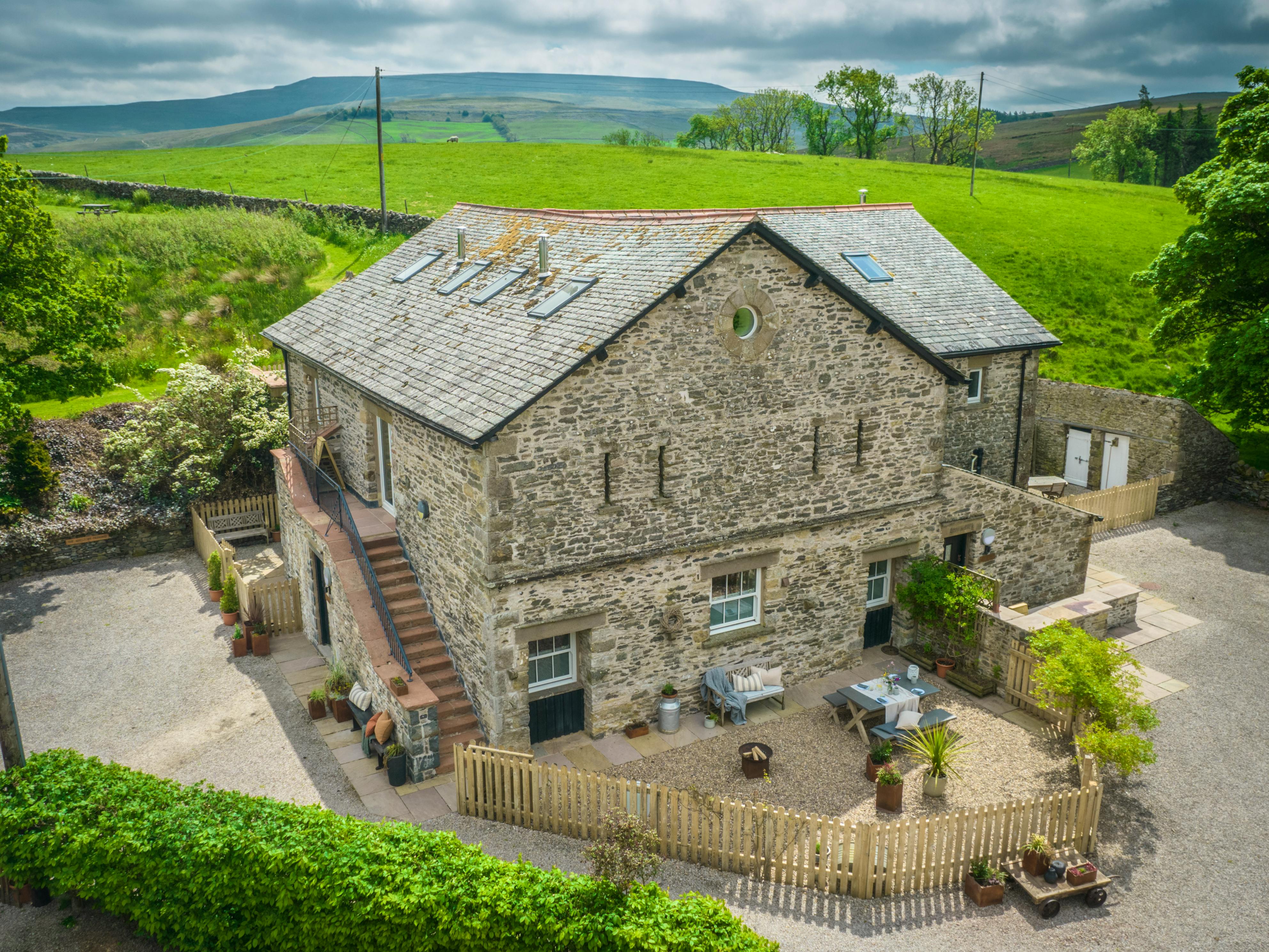 The Converted Barn Yorkshire - Comfy Holiday Home For Four