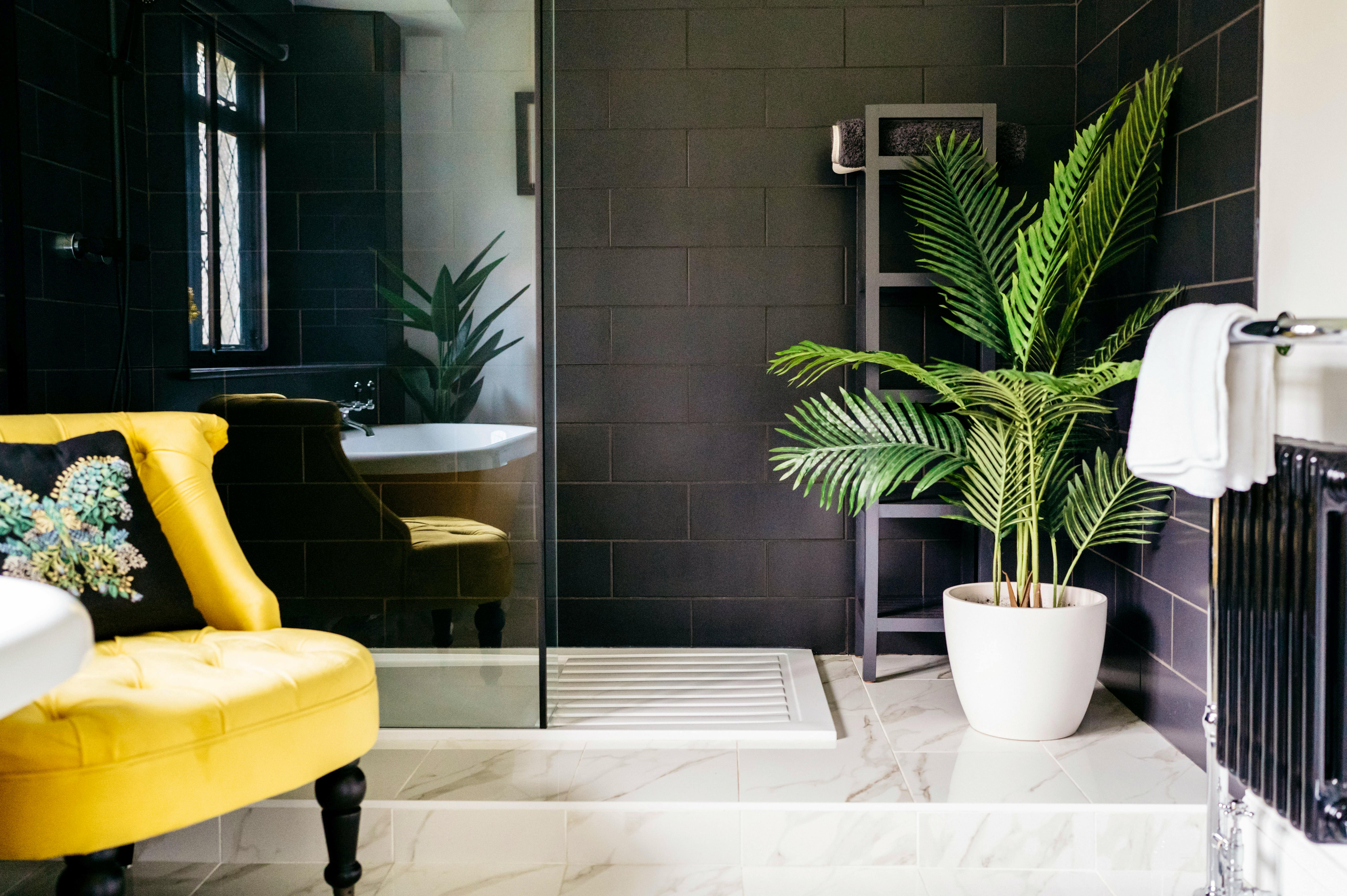 Free standing bath & walkin shower