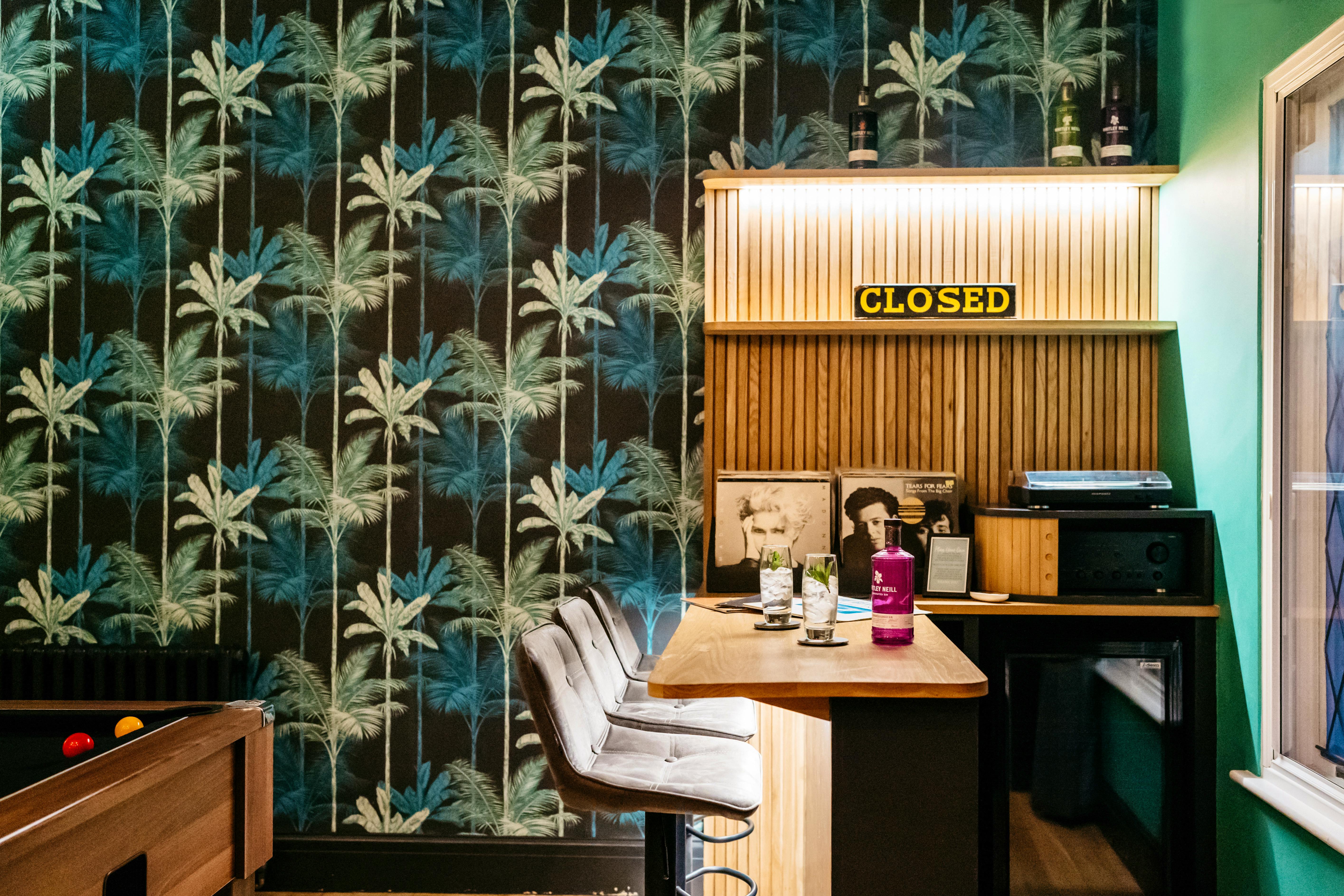 Games room bar and pool table