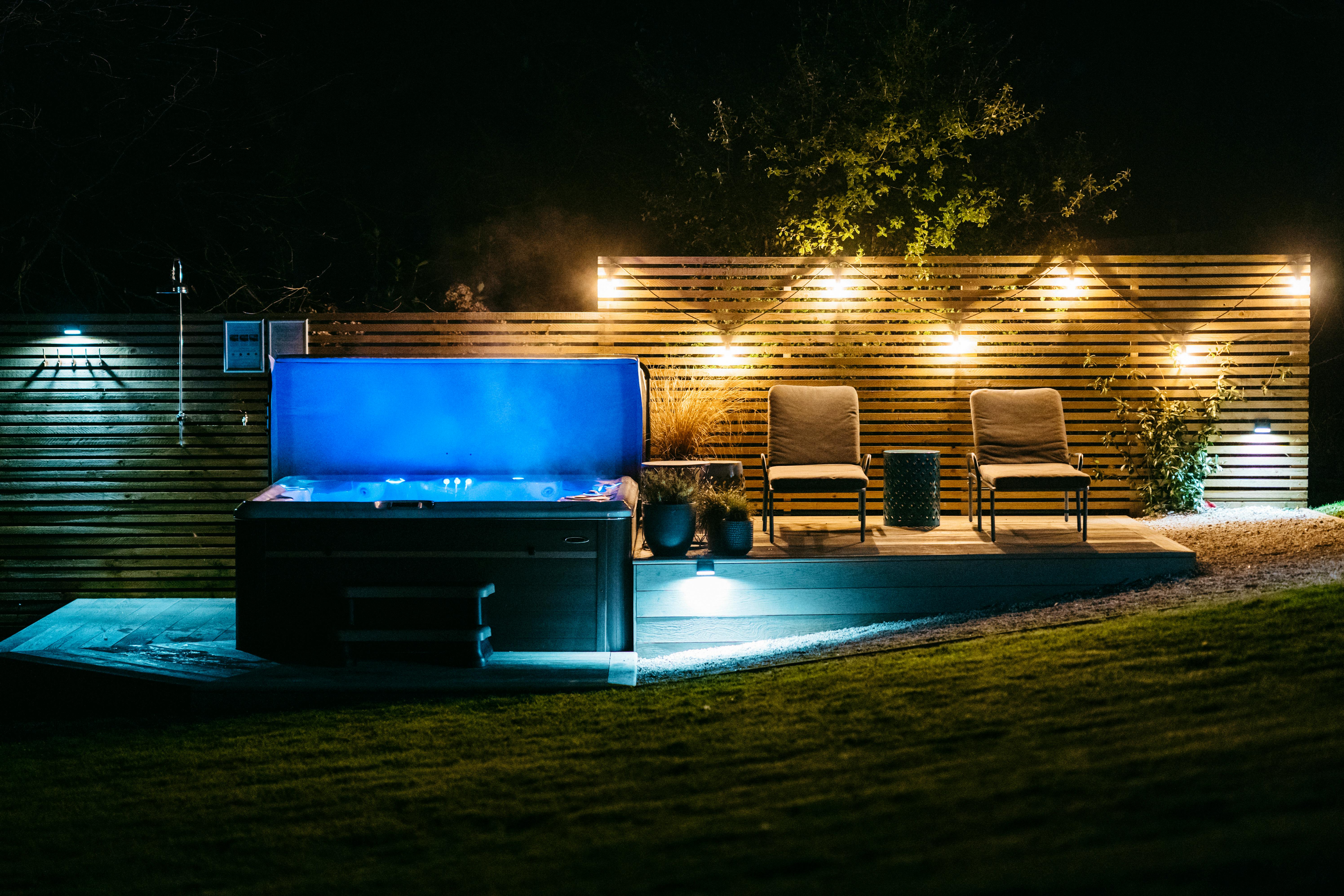 7 seater hot tub & outdoor shower