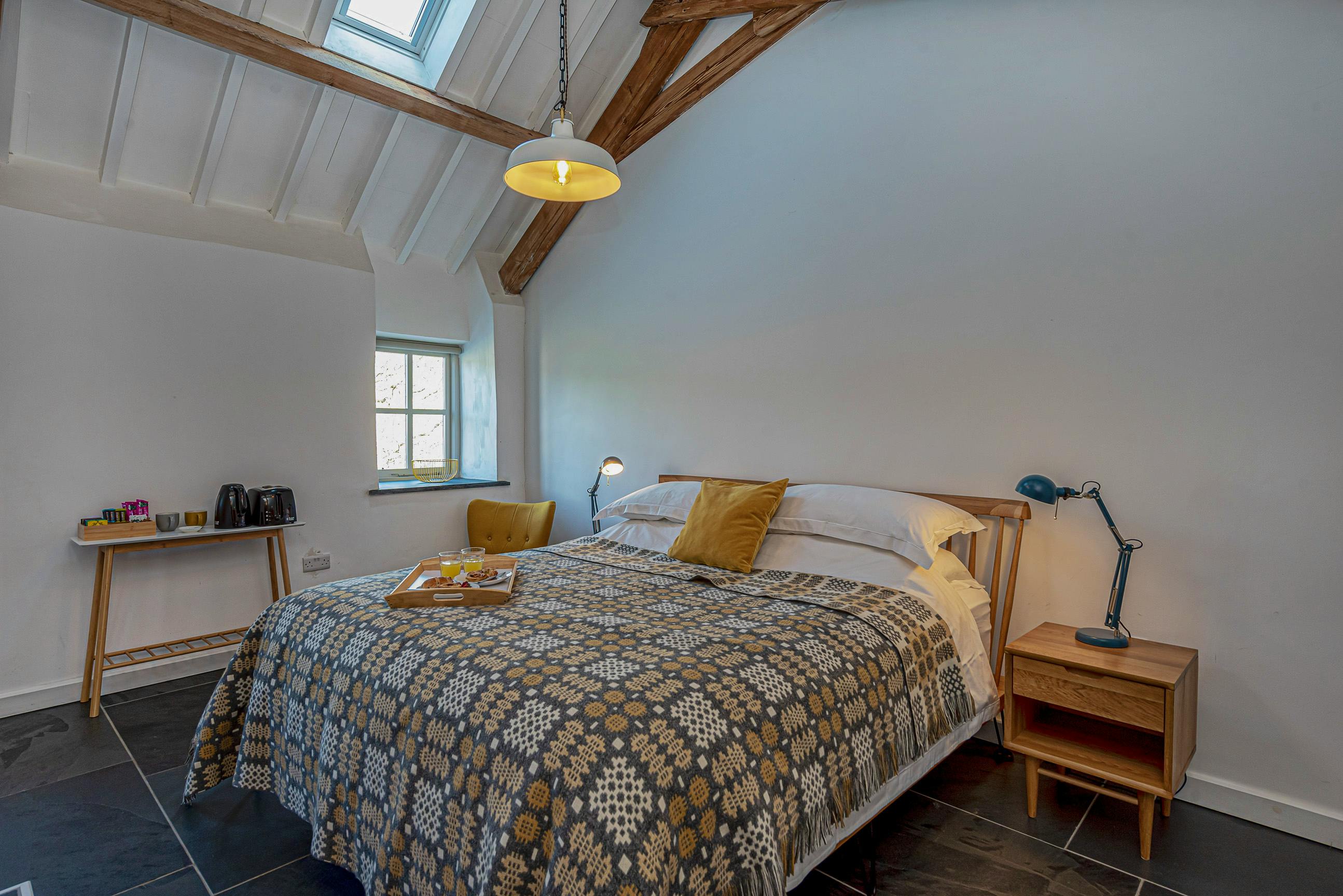 Superking bed with luxury bedlinen