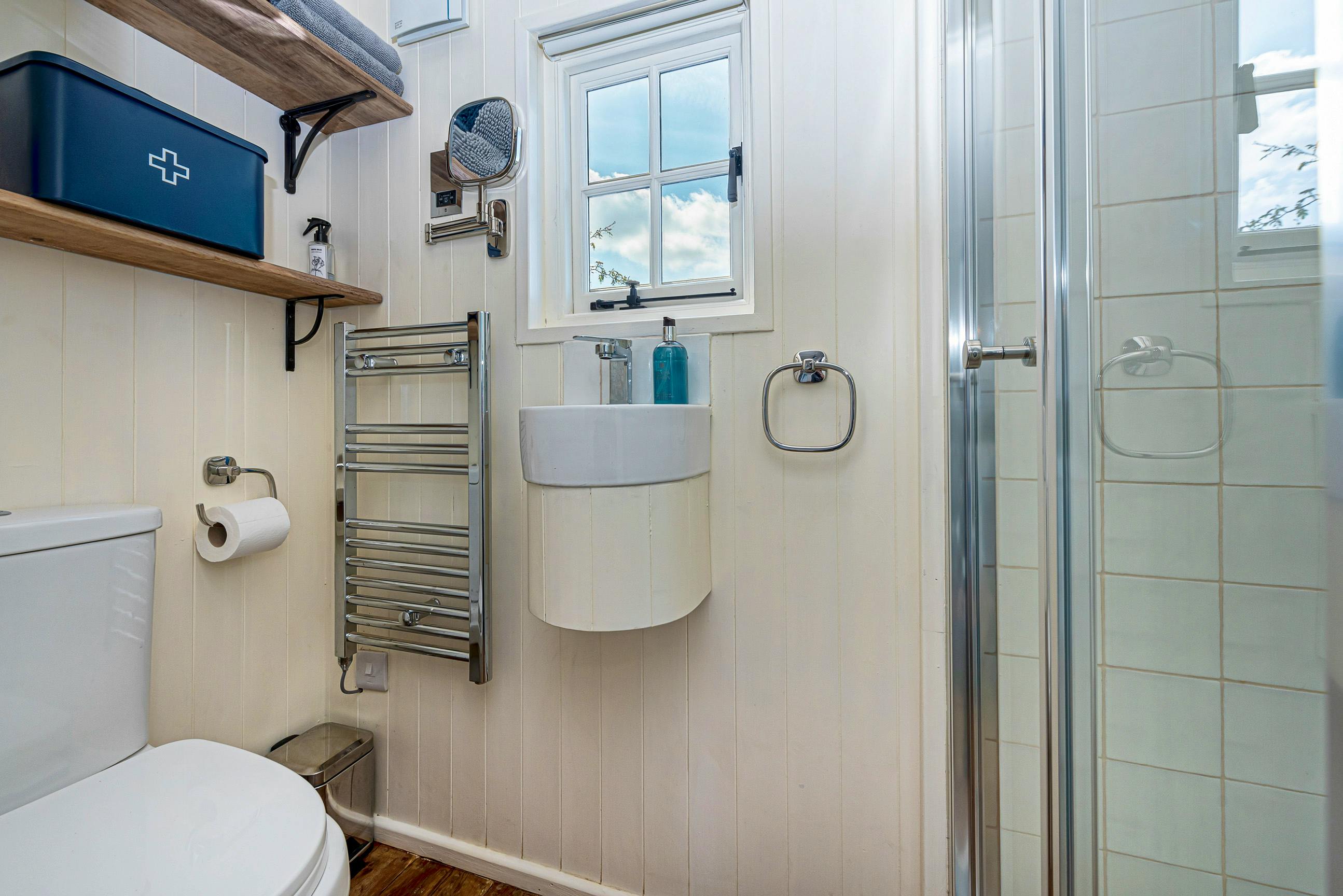 Flushing toilet - ensuite