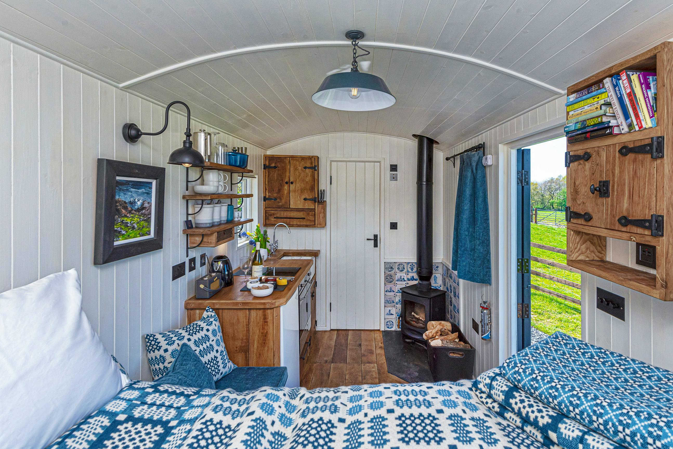 Open plan Shepherd\'s Hut
