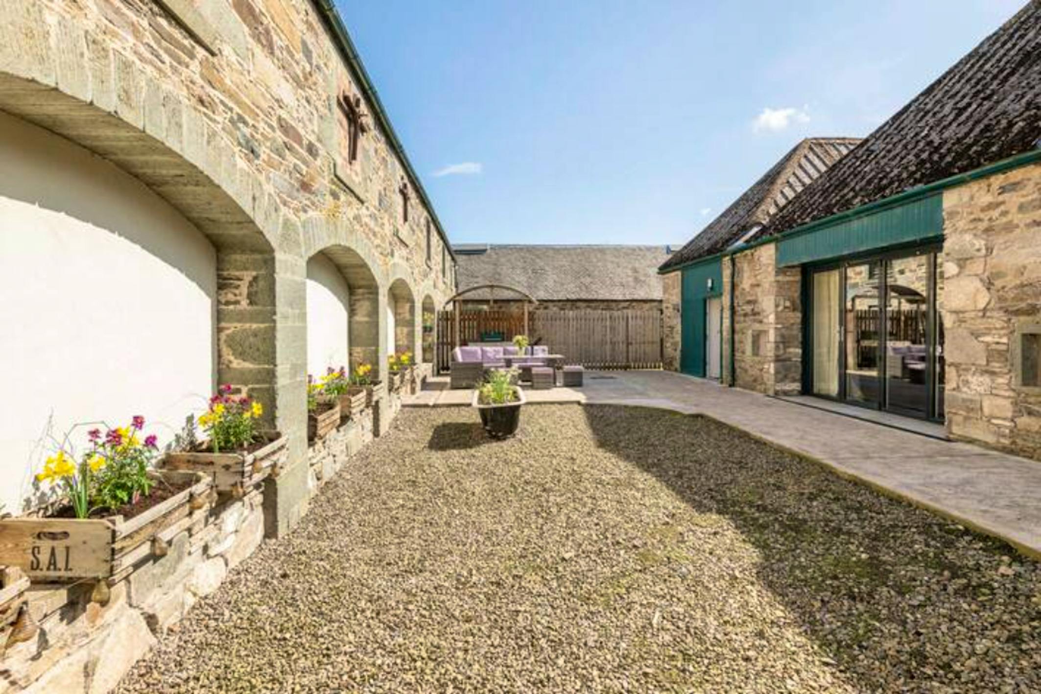 Private Courtyard & BBQ