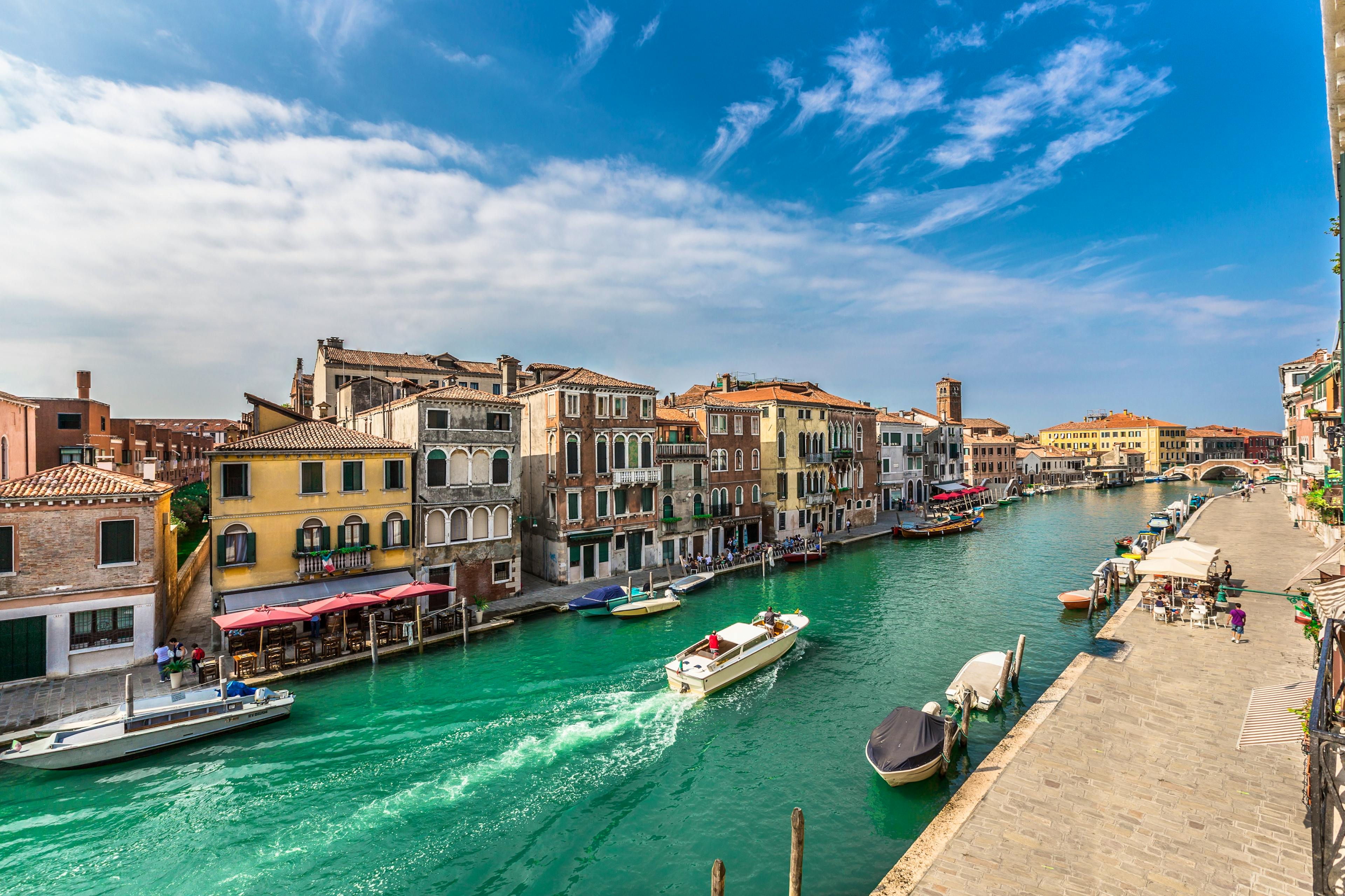Palazzina Canal Apartment
