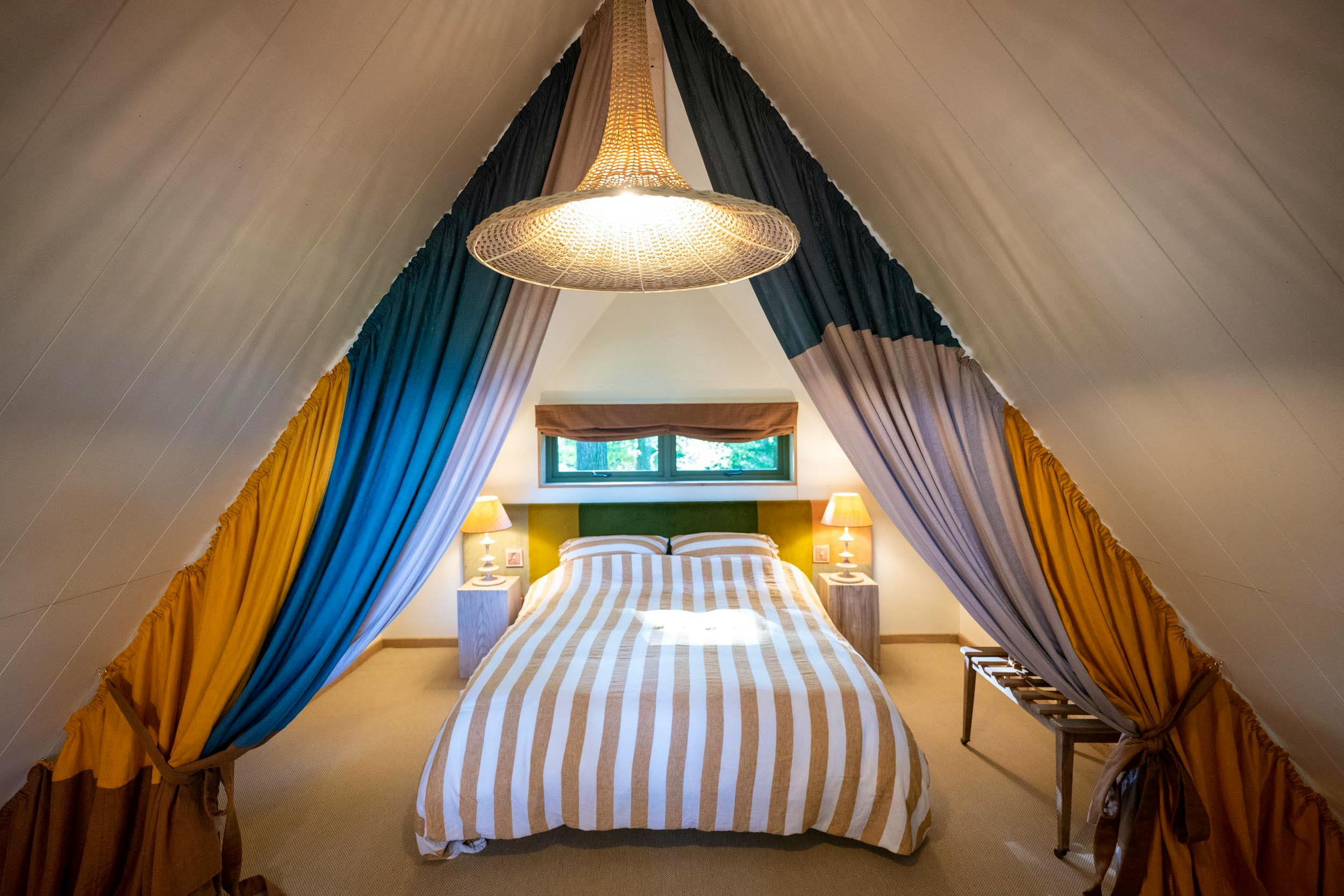 Superking upstairs tent-room