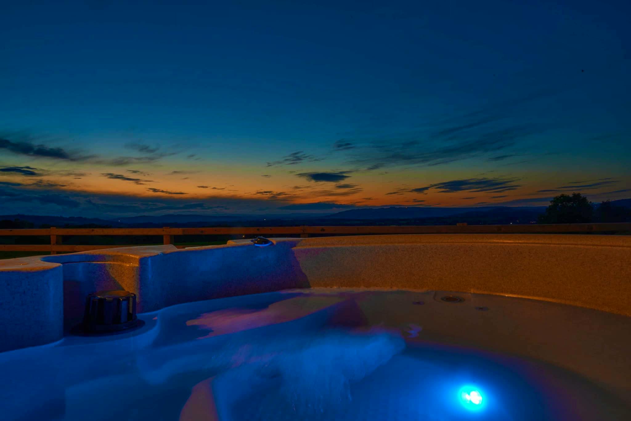 Hot tub - night time sky