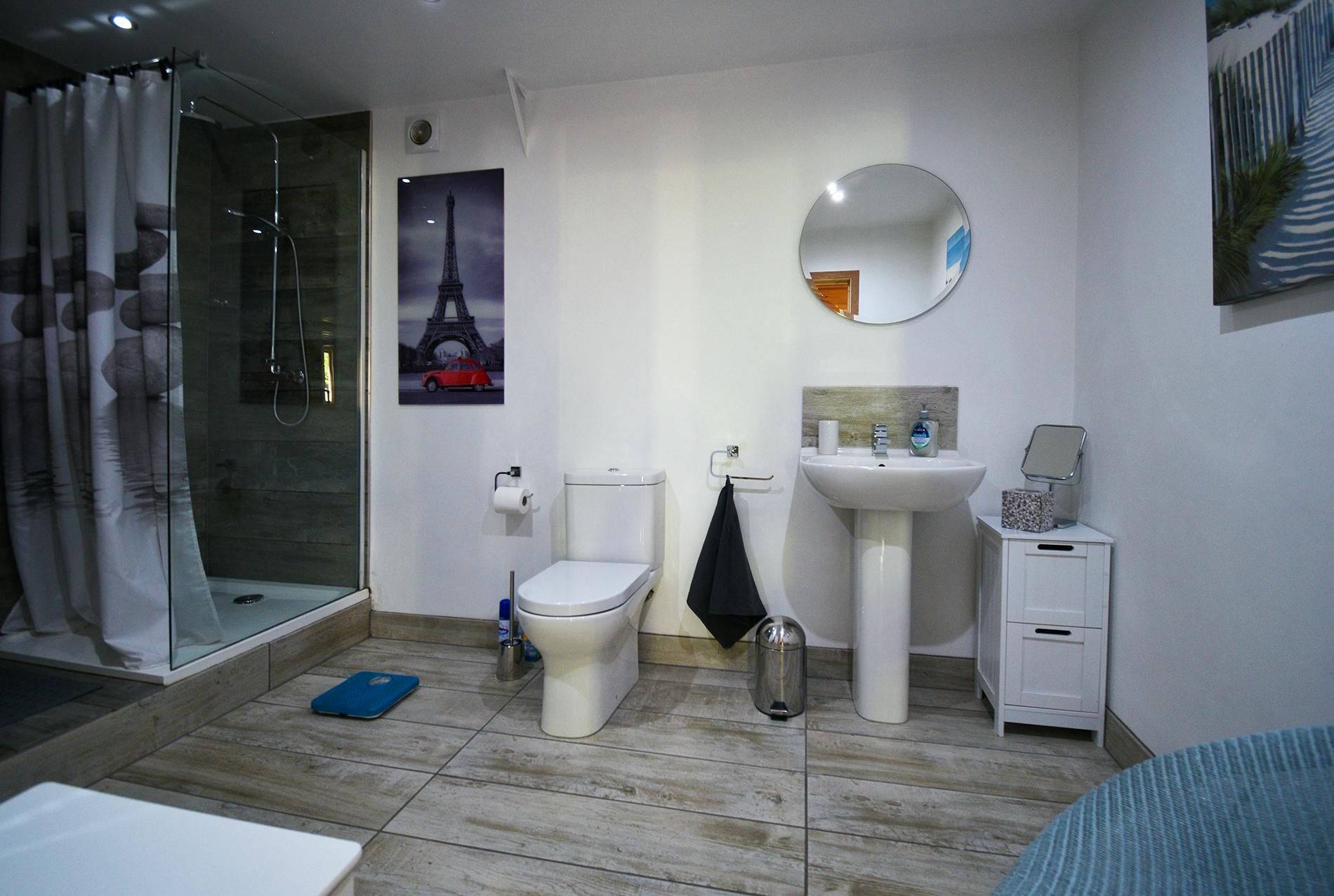 Large Bathroom, underfloor heating